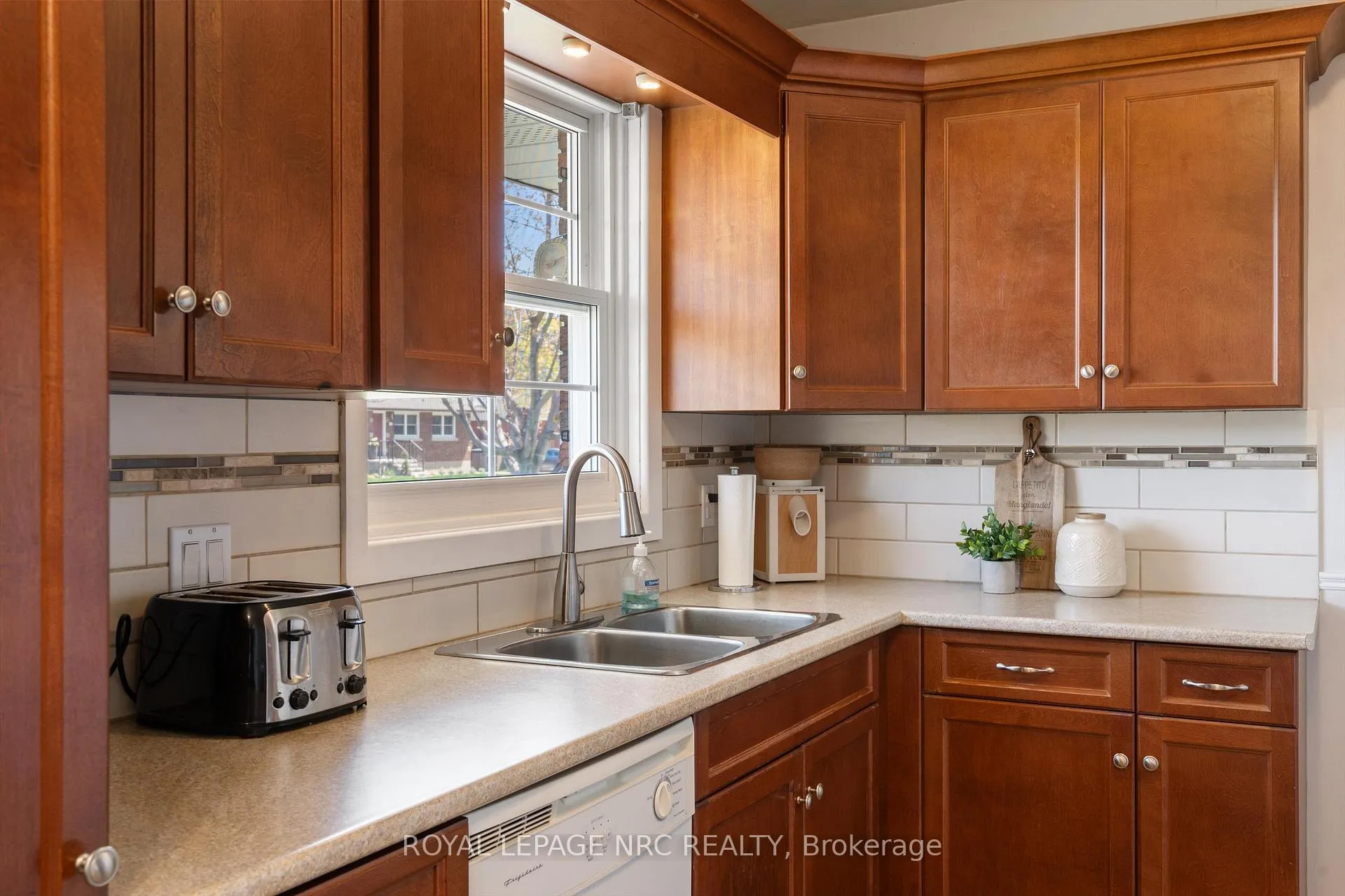 Photo 15 of 19 Logan Street, St. Catharines, Fairview — HOMEH