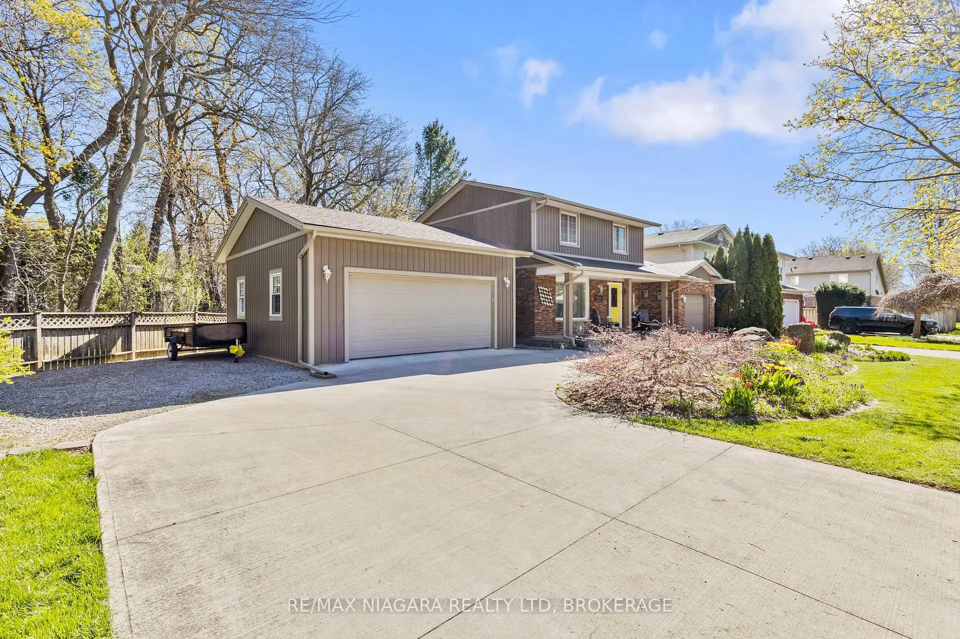 Photo 3 of 143 Welland Road, Pelham, Fonthill — HOMEH
