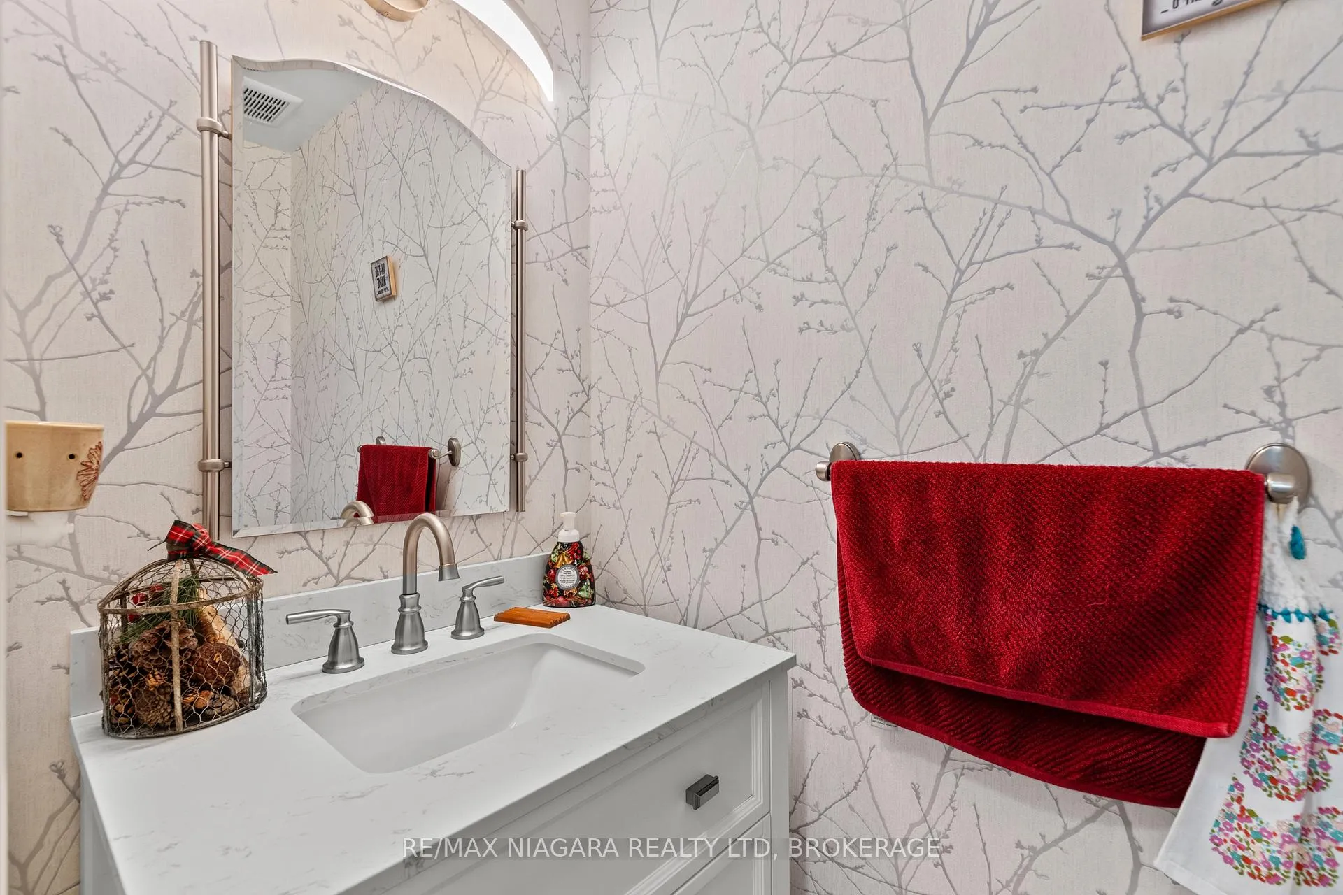 Photo 16 of 143 Welland Road, Pelham, Fonthill — HOMEH
