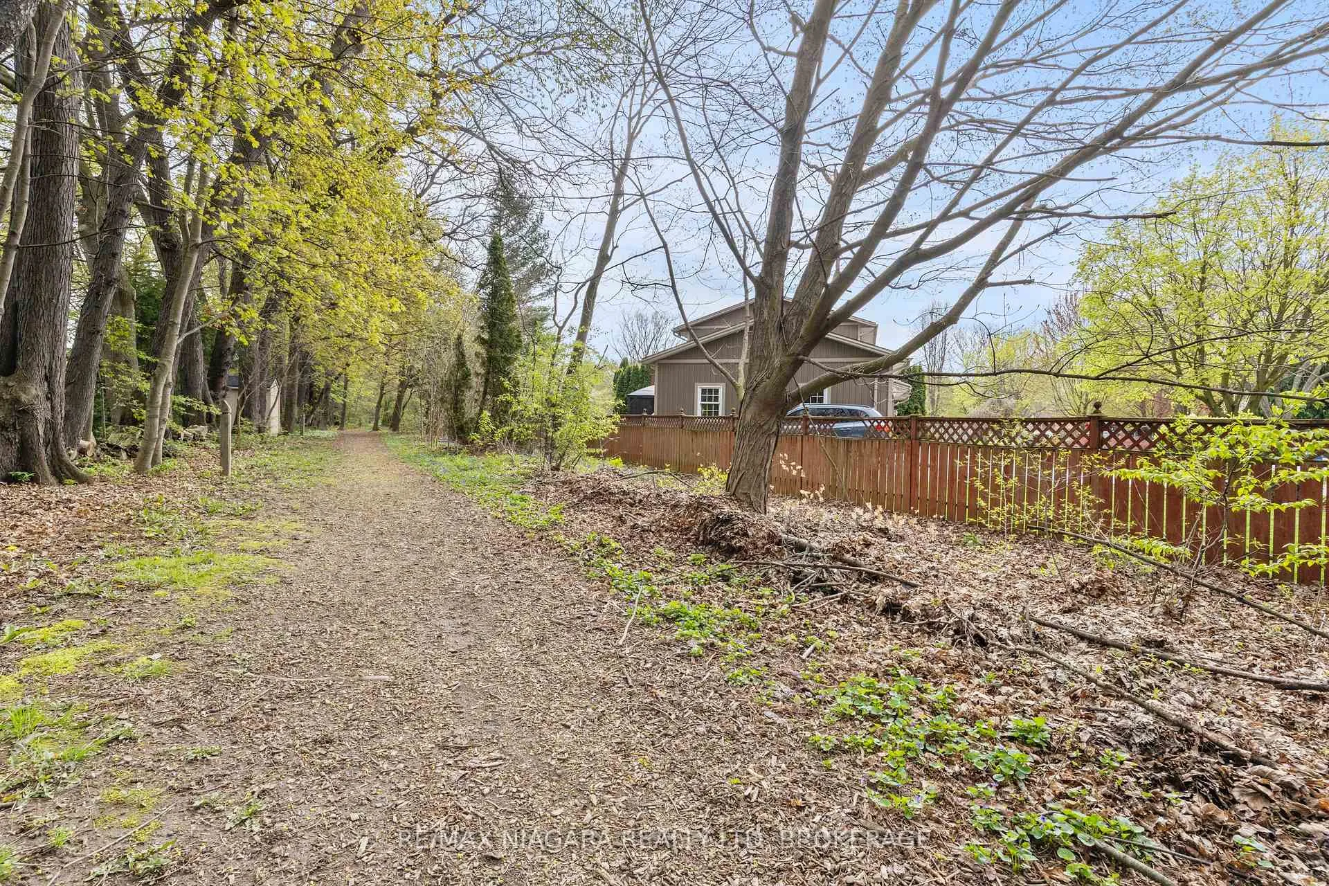 Photo 29 of 143 Welland Road, Pelham, Fonthill — HOMEH