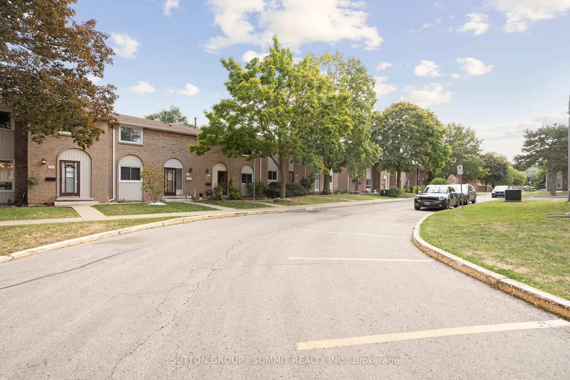 Photo 3 of Unit 35, 151 Gateshead Crescent, Hamilton, Stoney Creek — HOMEH