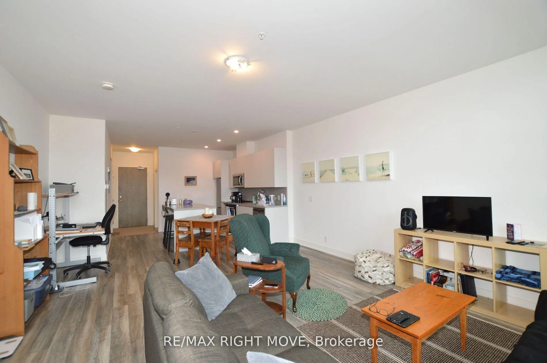Photo 9 of Unit 309, 21 Matchedash Street S, Orillia — HOMEH