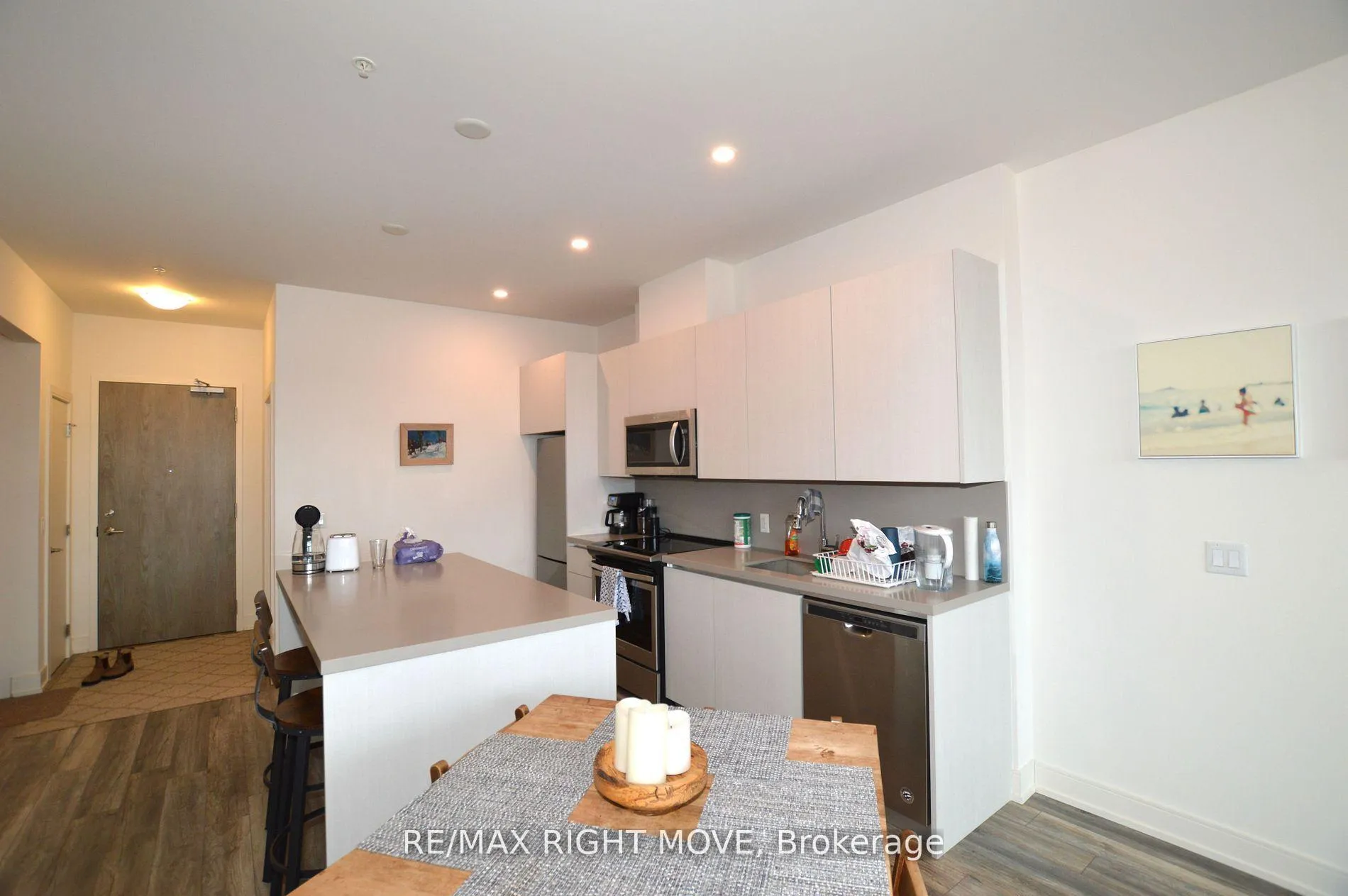 Photo 10 of Unit 309, 21 Matchedash Street S, Orillia — HOMEH