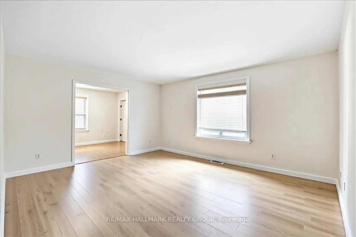 Photo 4 of 6 Robina Avenue, Ottawa, Westcliffe Estates — HOMEH