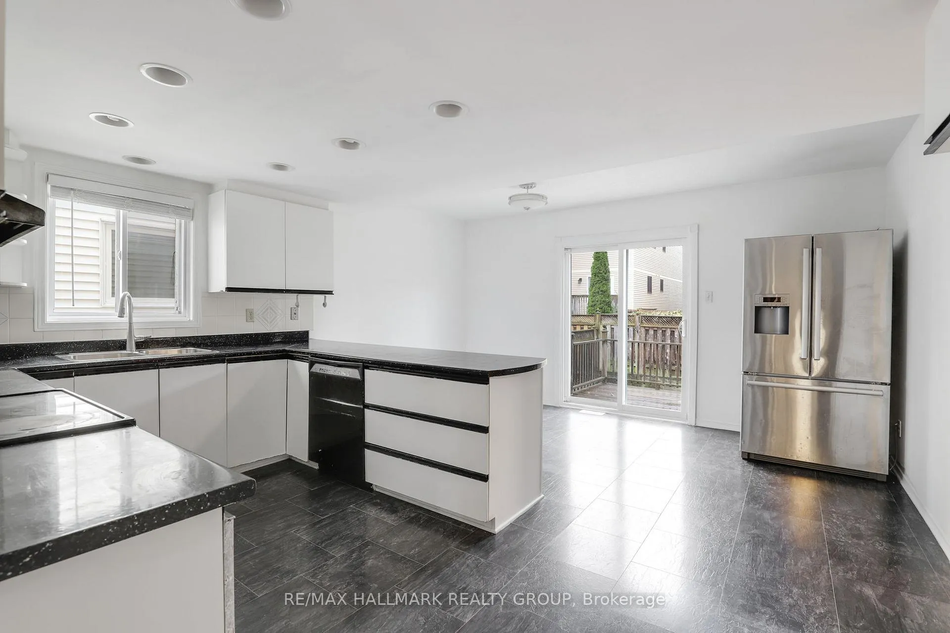 Photo 7 of 6 Robina Avenue, Ottawa, Westcliffe Estates — HOMEH