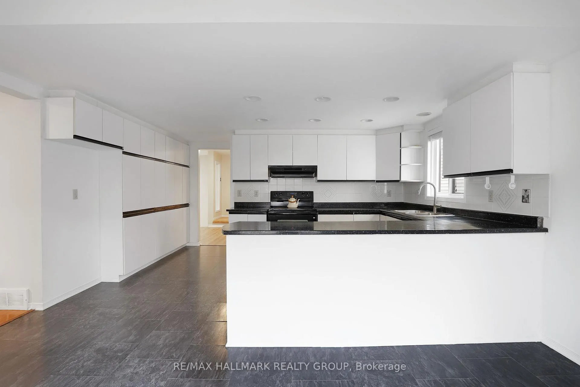 Photo 9 of 6 Robina Avenue, Ottawa, Westcliffe Estates — HOMEH