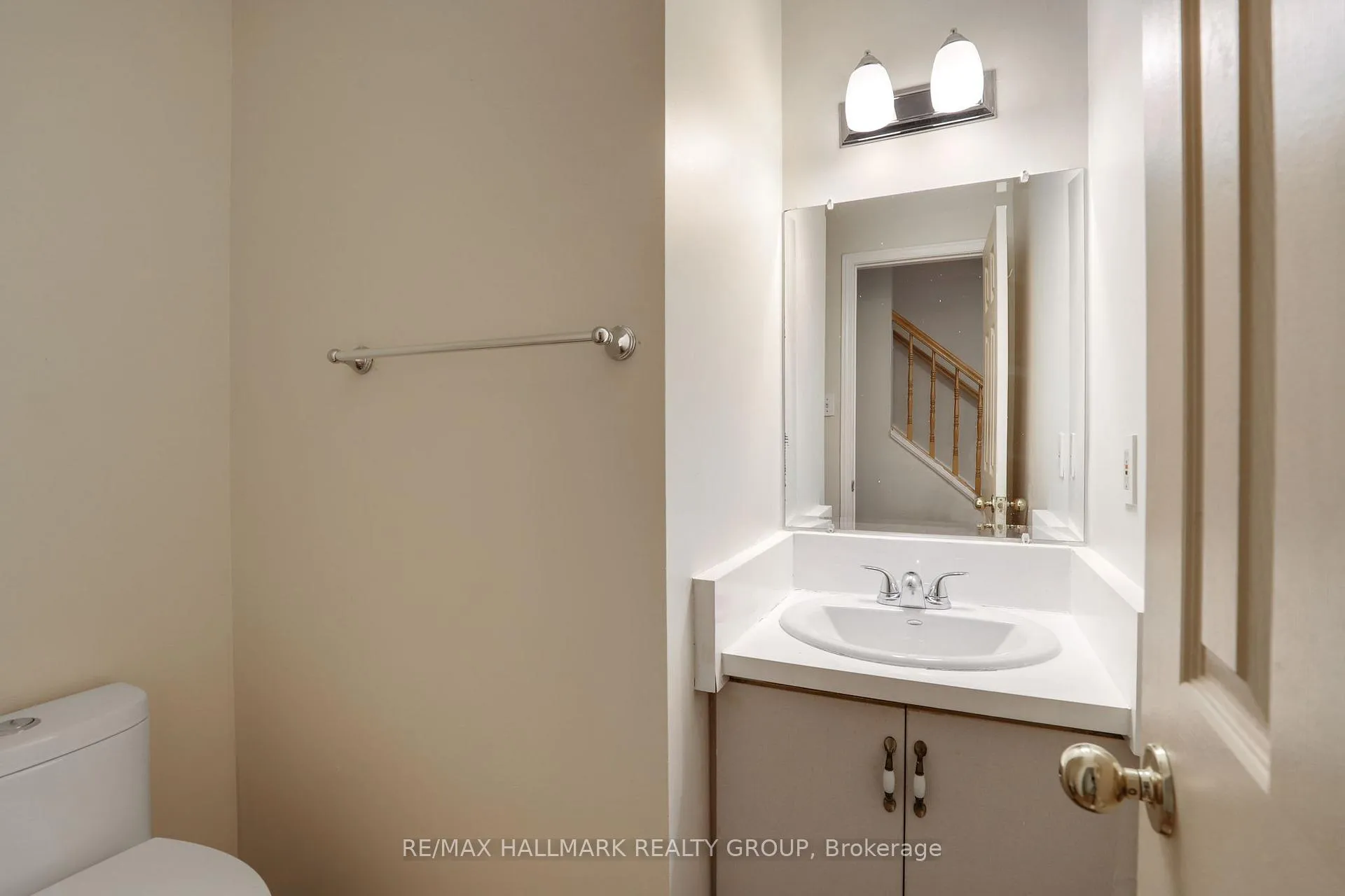 Photo 12 of 6 Robina Avenue, Ottawa, Westcliffe Estates — HOMEH