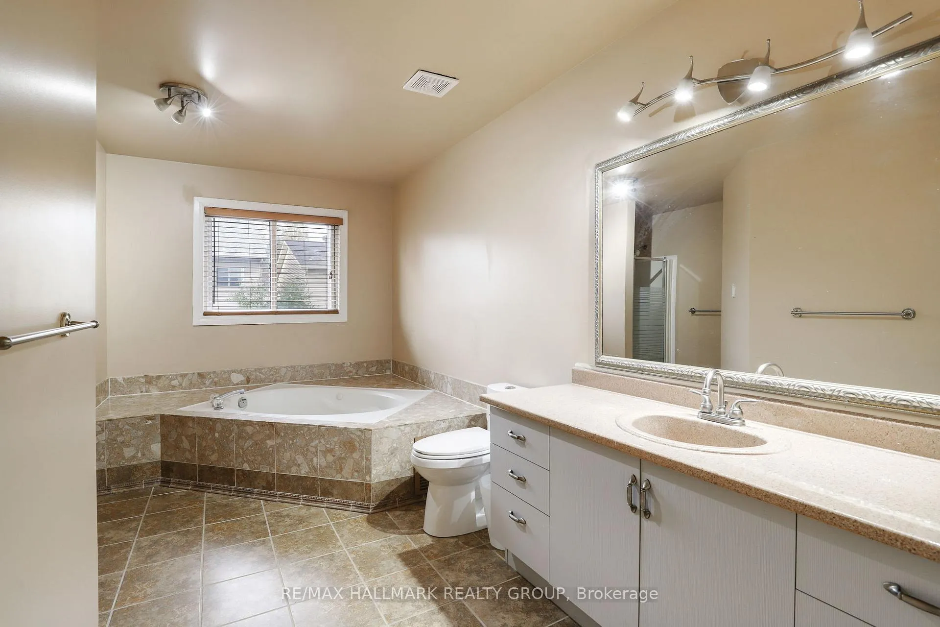 Photo 19 of 6 Robina Avenue, Ottawa, Westcliffe Estates — HOMEH