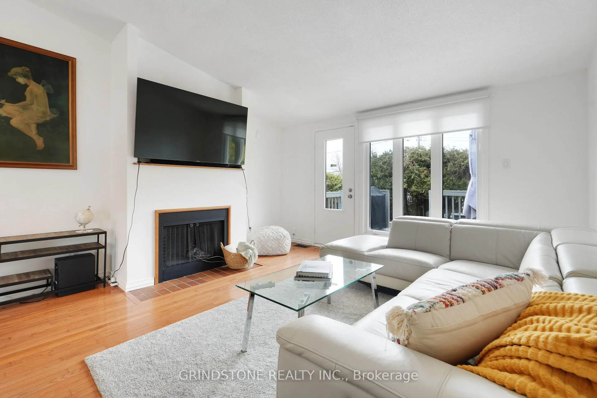 Photo 2 of 1080 Alenmede Crescent, Ottawa, Fairfield Heights — HOMEH