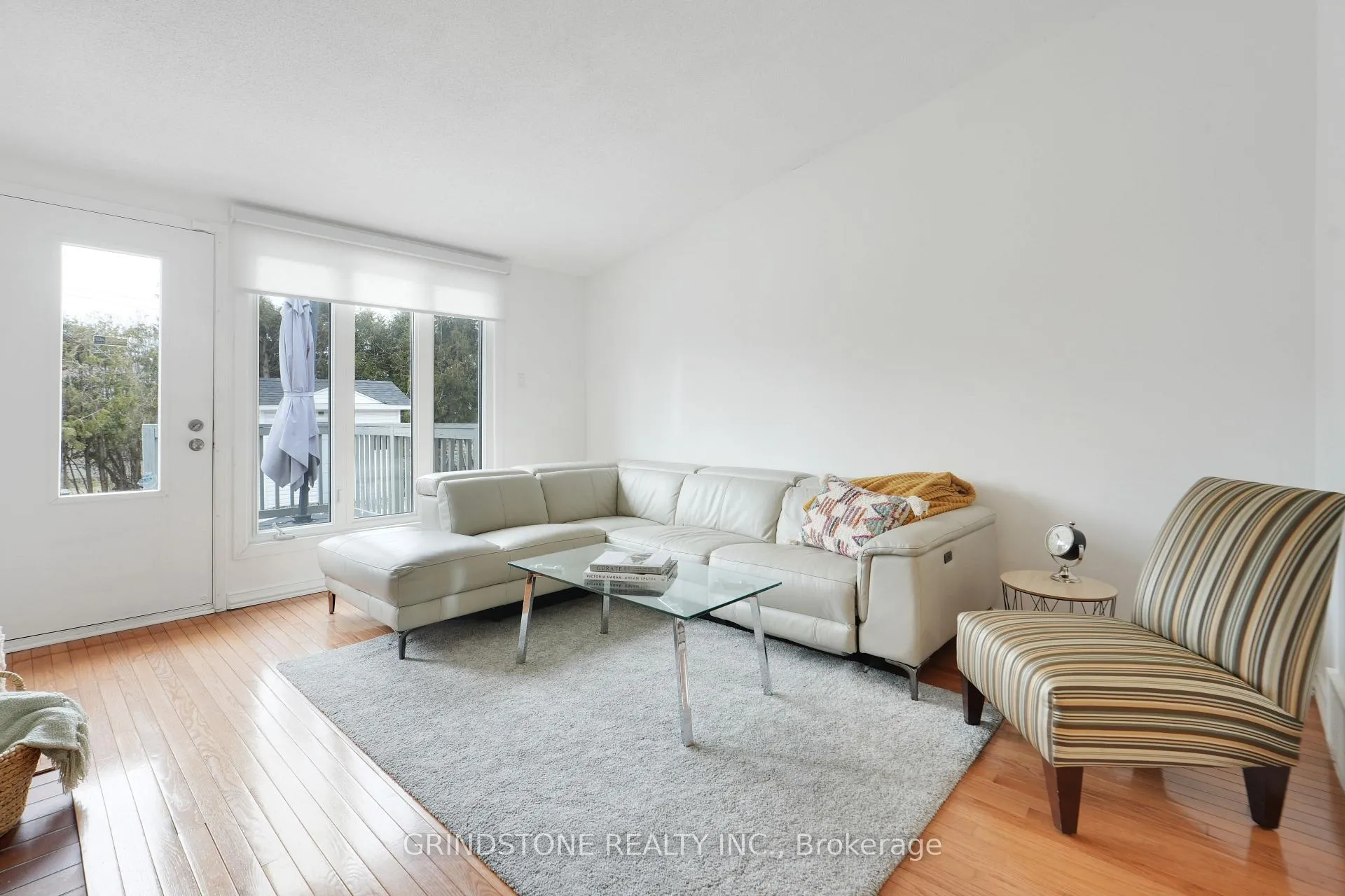 Photo 3 of 1080 Alenmede Crescent, Ottawa, Fairfield Heights — HOMEH