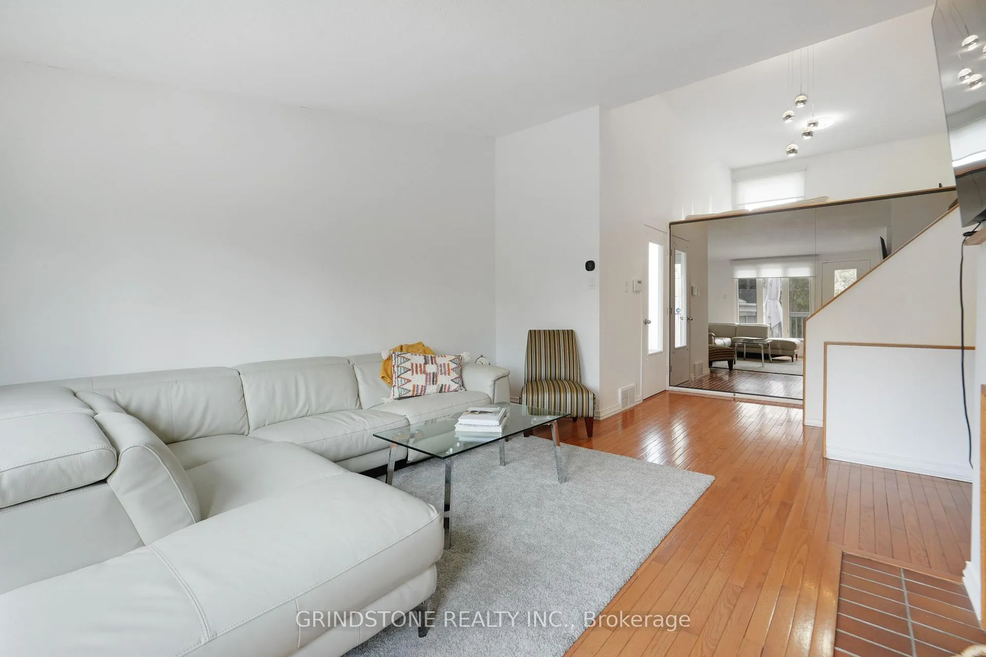 Photo 4 of 1080 Alenmede Crescent, Ottawa, Fairfield Heights — HOMEH
