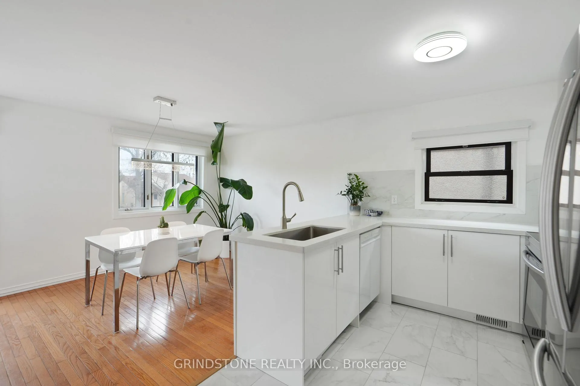 Photo 8 of 1080 Alenmede Crescent, Ottawa, Fairfield Heights — HOMEH