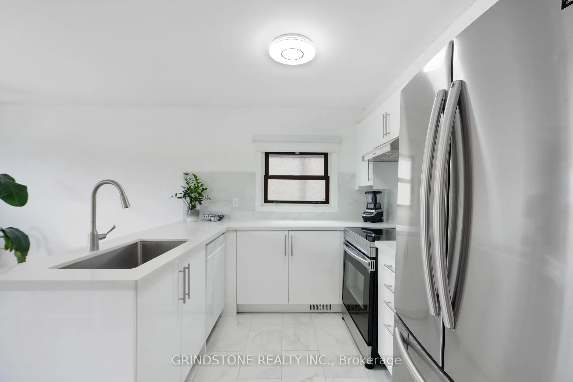 Photo 9 of 1080 Alenmede Crescent, Ottawa, Fairfield Heights — HOMEH