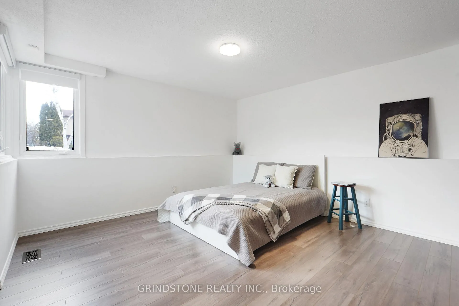 Photo 19 of 1080 Alenmede Crescent, Ottawa, Fairfield Heights — HOMEH