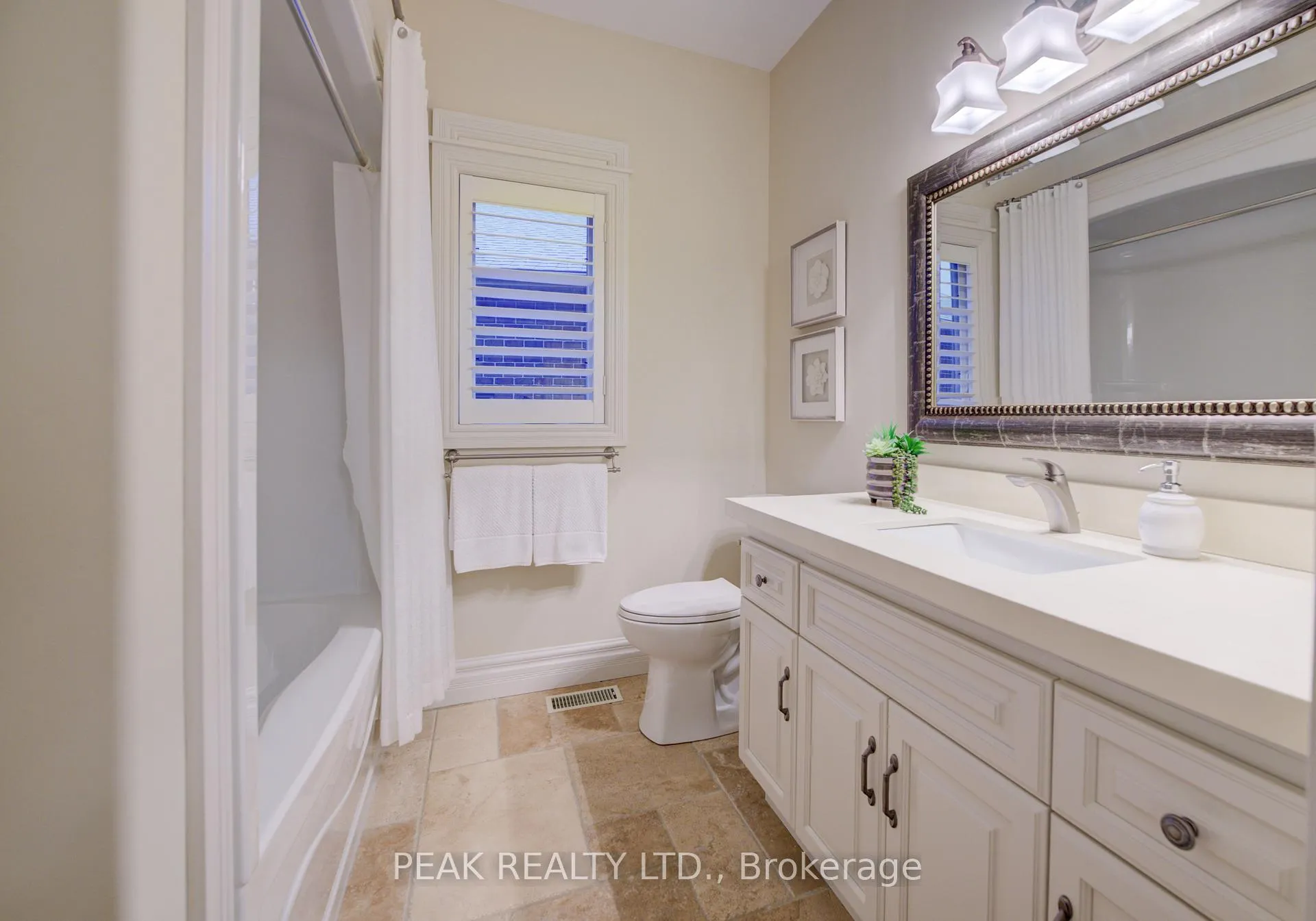 Photo 33 of 175 Stonecroft Way, Wilmot — HOMEH