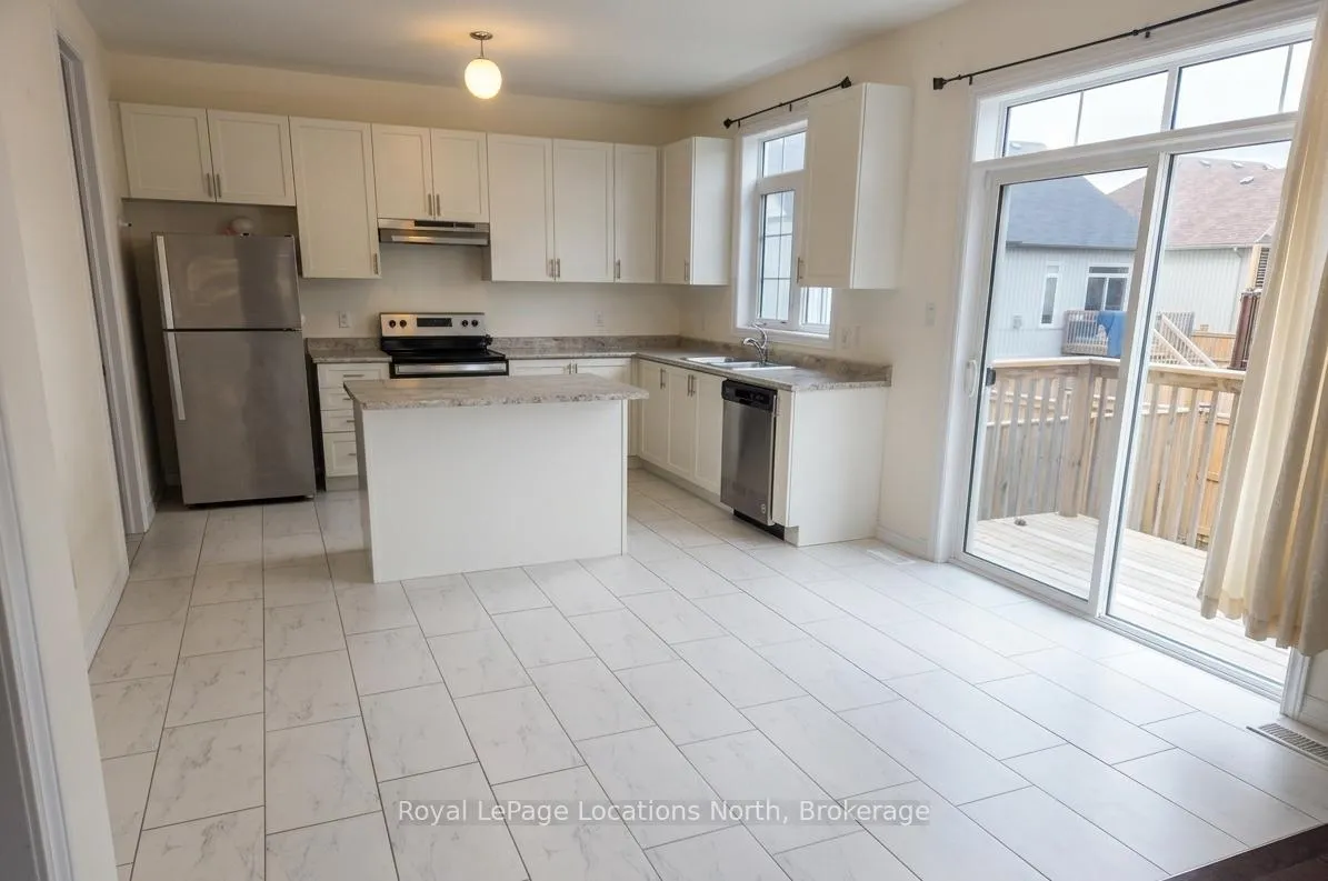 Photo 8 of 218 Roy Drive, Clearview, Stayner — HOMEH