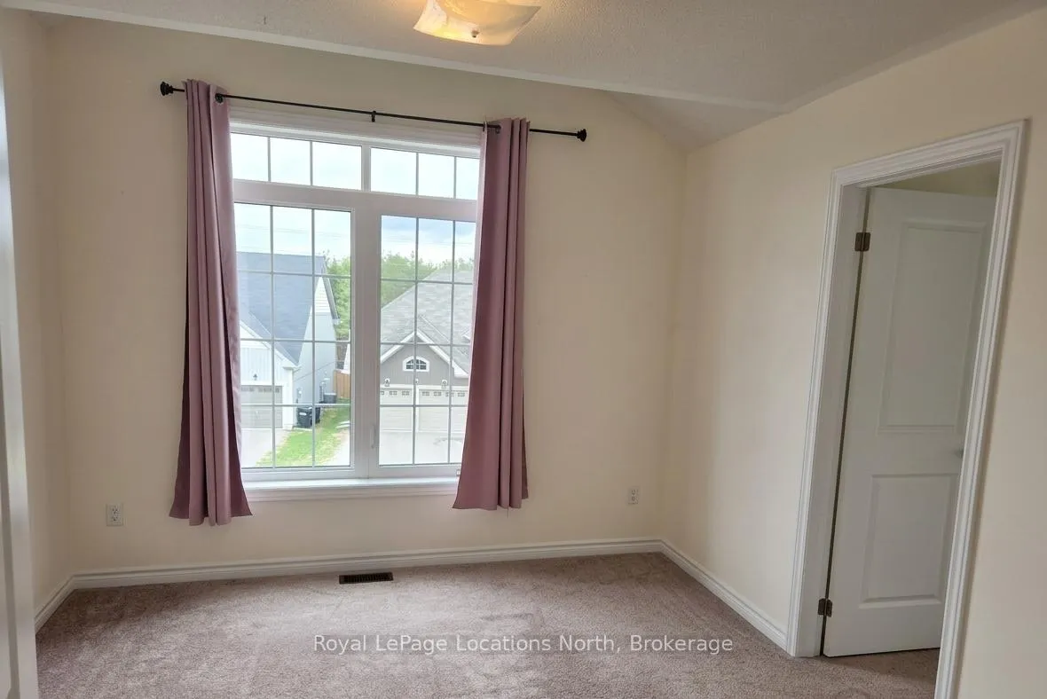 Photo 14 of 218 Roy Drive, Clearview, Stayner — HOMEH