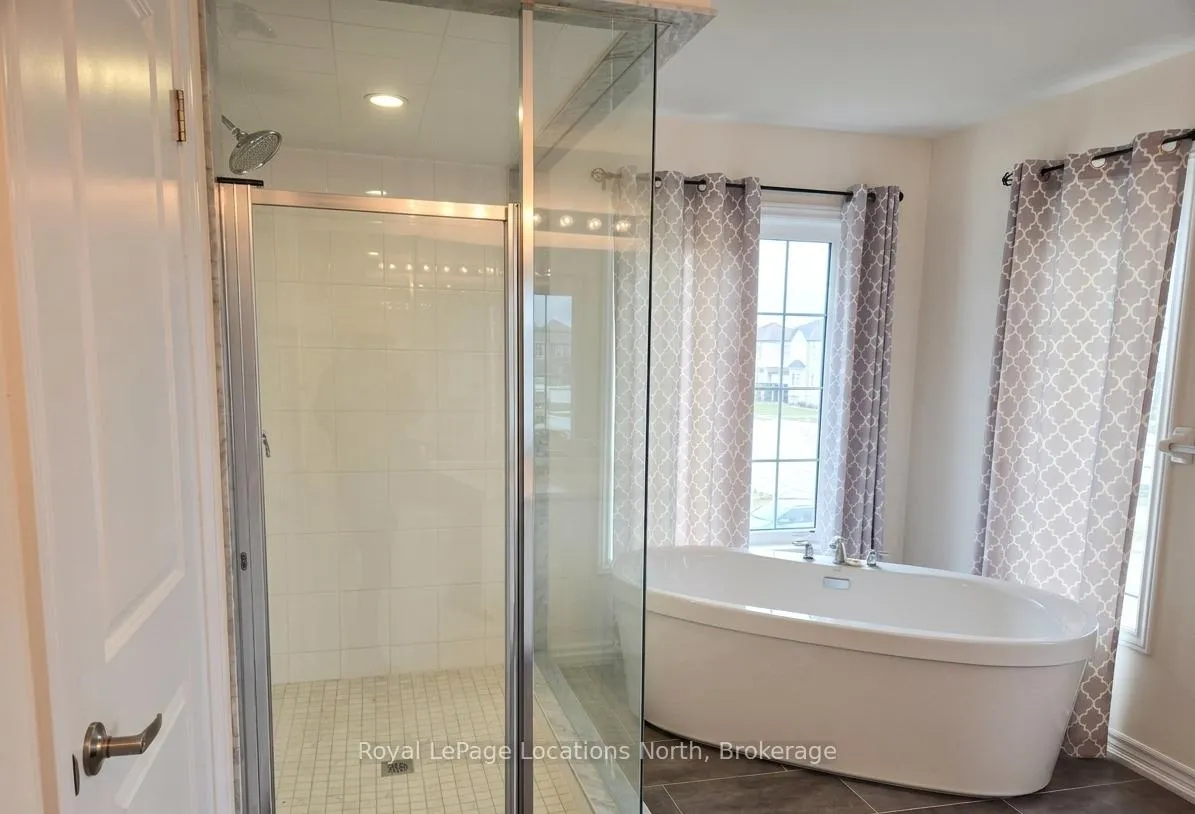 Photo 16 of 218 Roy Drive, Clearview, Stayner — HOMEH