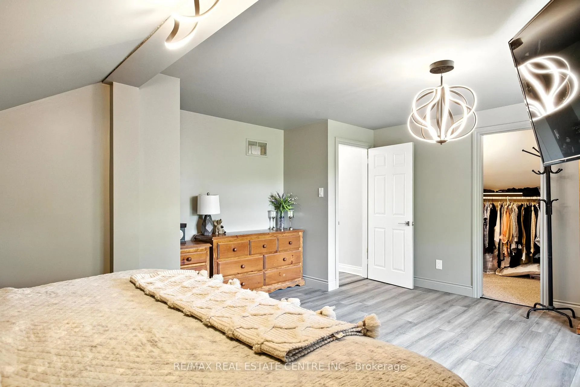 Photo 34 of 9707 Regional 25 Road, Halton Hills, Acton — HOMEH