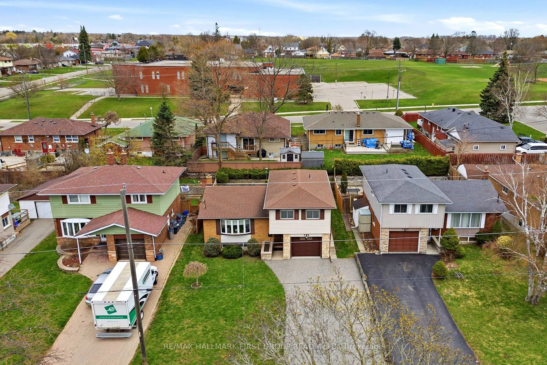 Photo 3 of 75 Thorncliffe Street, Oshawa, Donevan — HOMEH