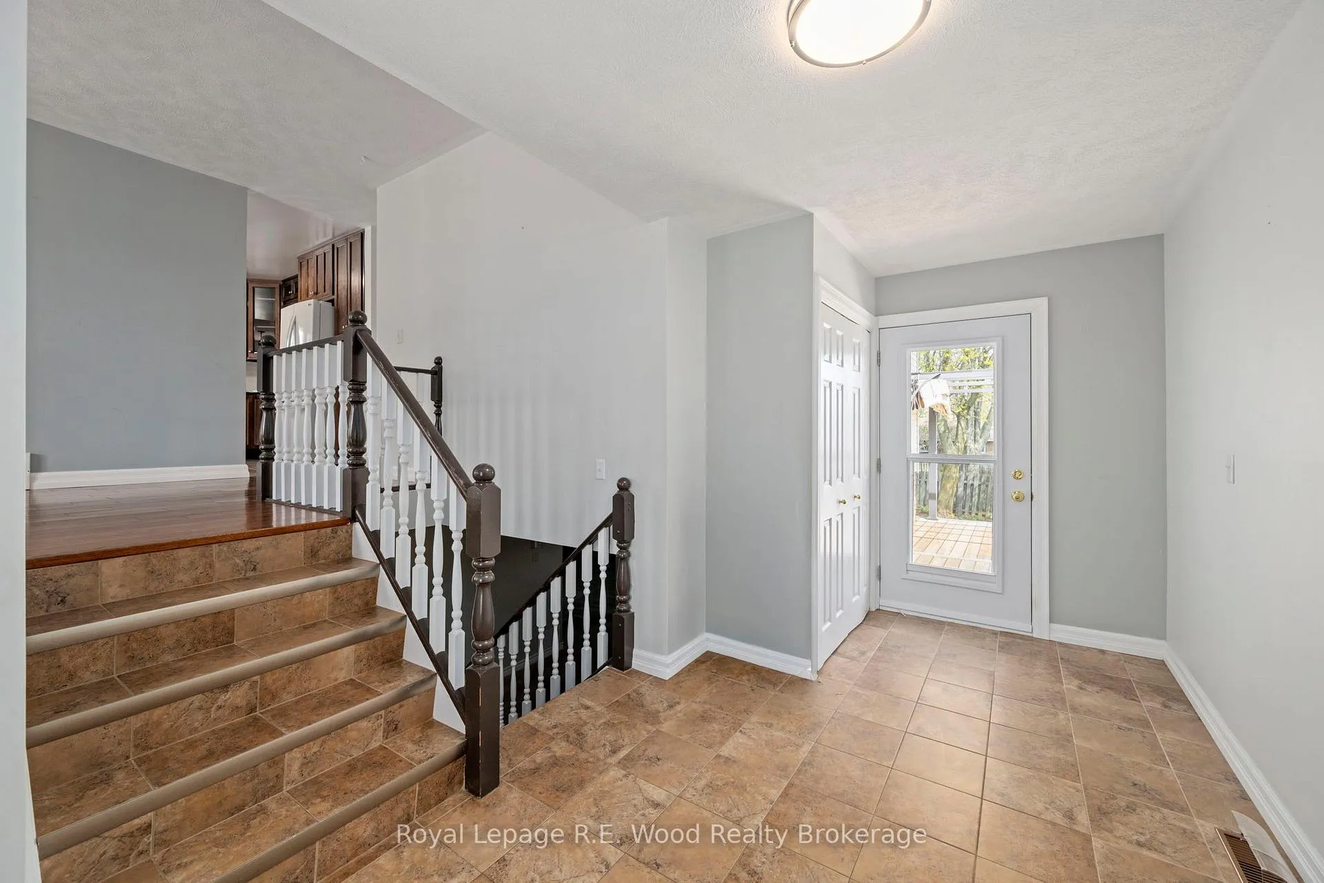 Photo 6 of 5 Kamps Crescent, Tillsonburg — HOMEH
