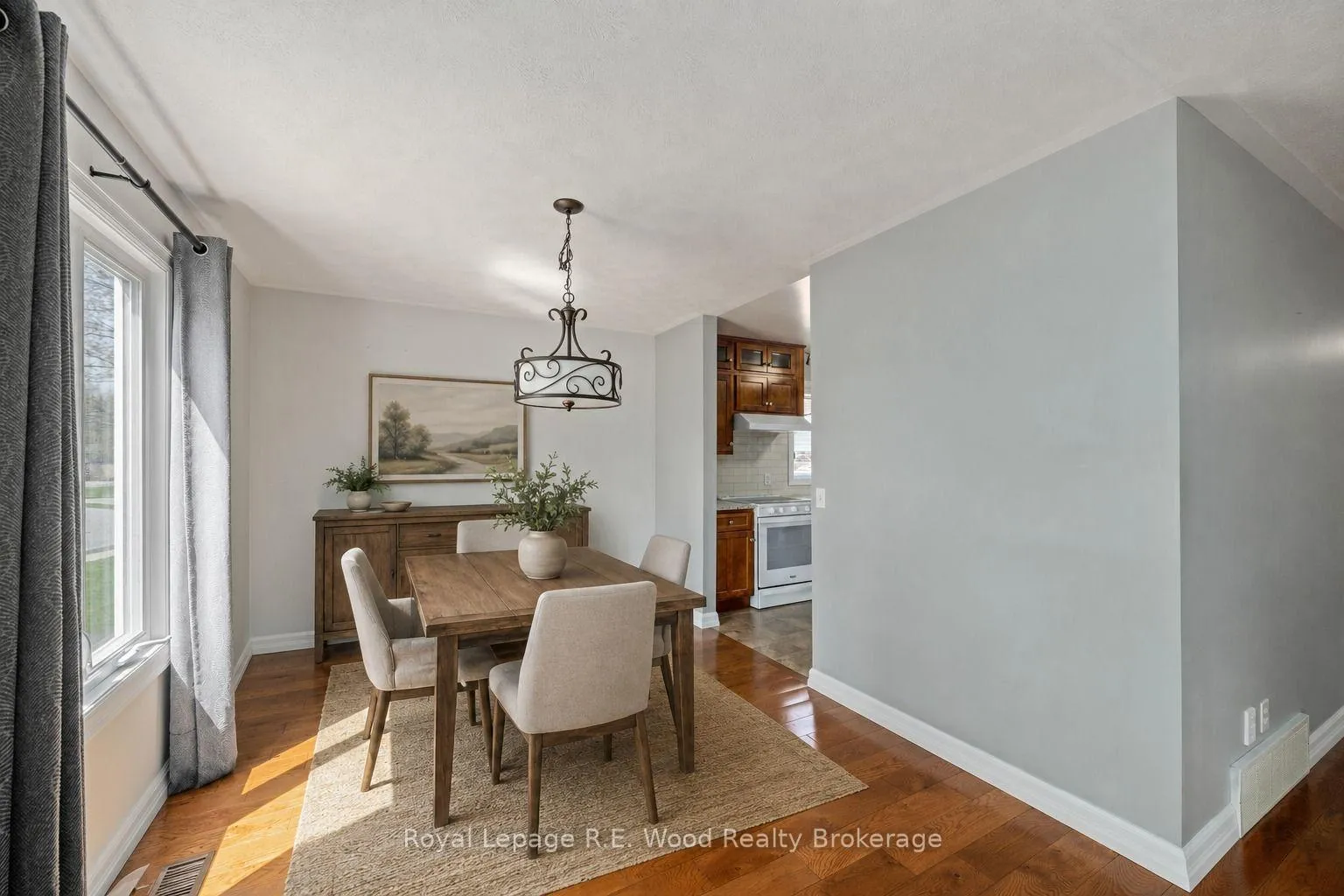Photo 8 of 5 Kamps Crescent, Tillsonburg — HOMEH
