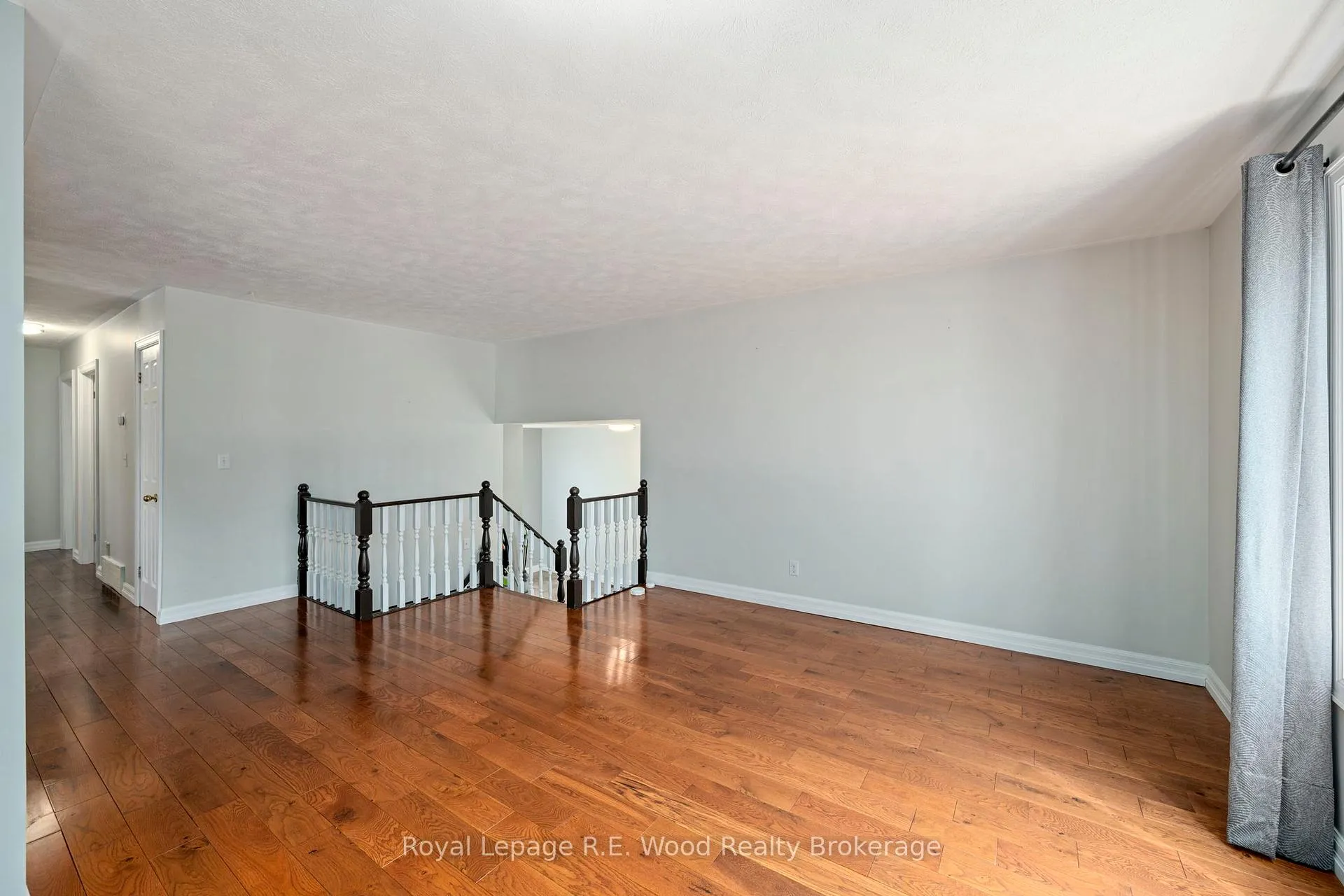 Photo 10 of 5 Kamps Crescent, Tillsonburg — HOMEH