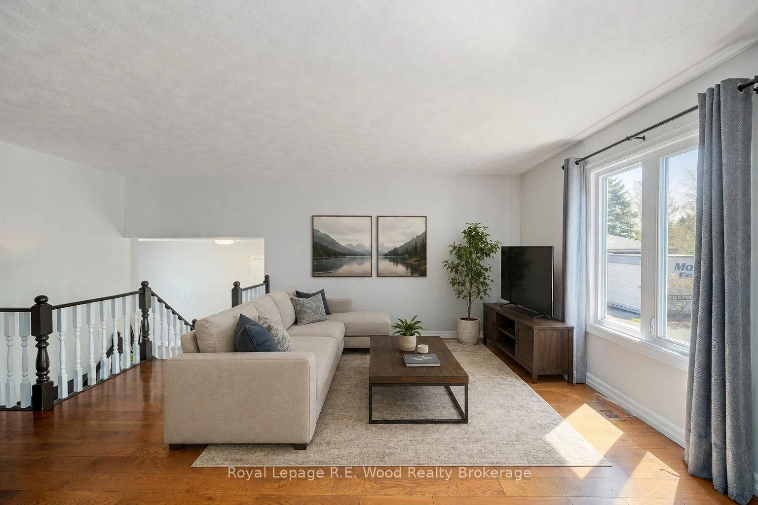 Photo 11 of 5 Kamps Crescent, Tillsonburg — HOMEH