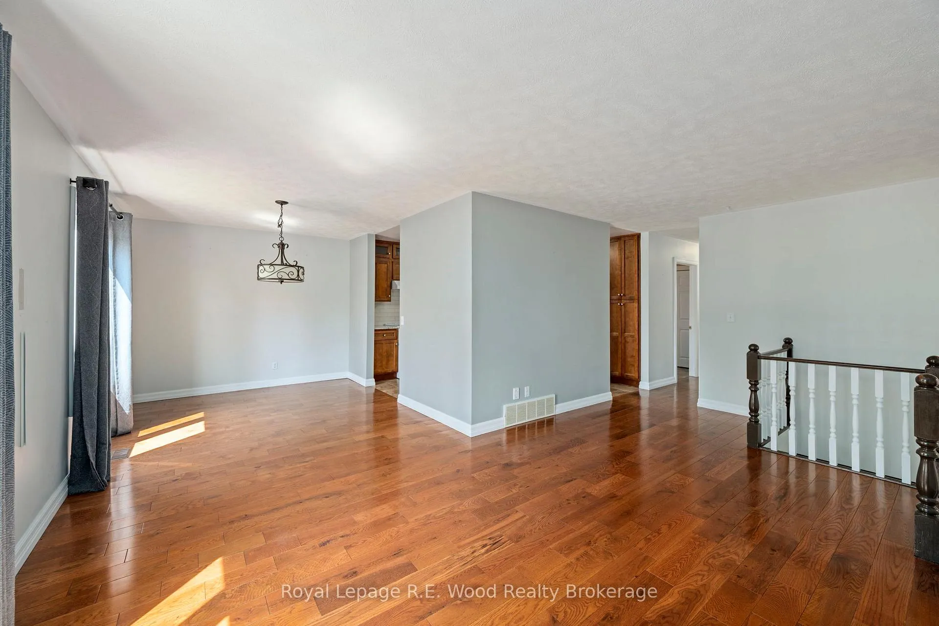 Photo 13 of 5 Kamps Crescent, Tillsonburg — HOMEH
