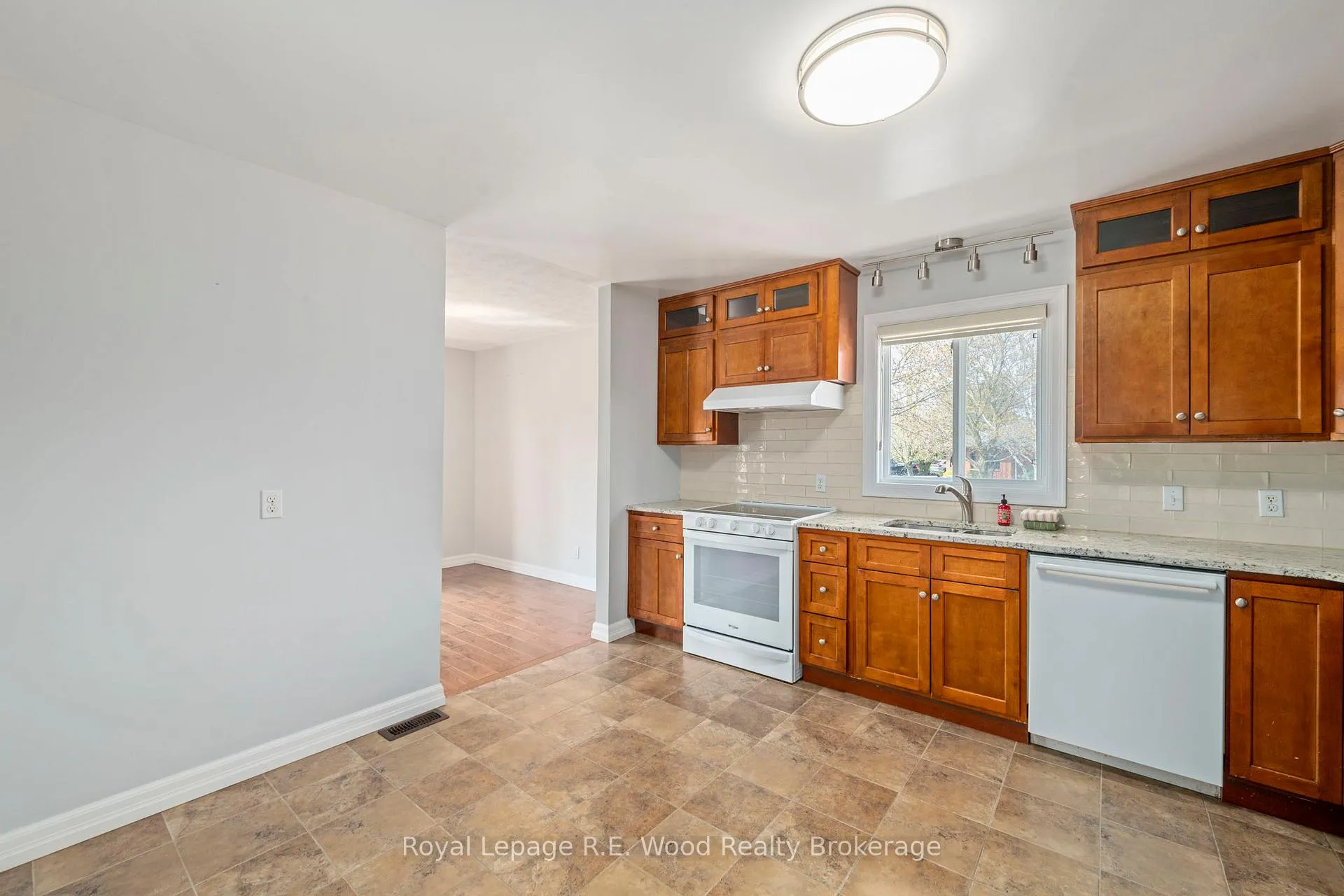 Photo 15 of 5 Kamps Crescent, Tillsonburg — HOMEH