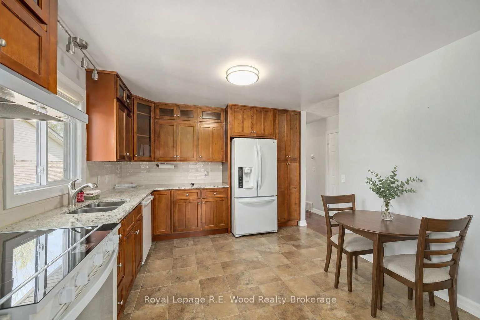 Photo 17 of 5 Kamps Crescent, Tillsonburg — HOMEH