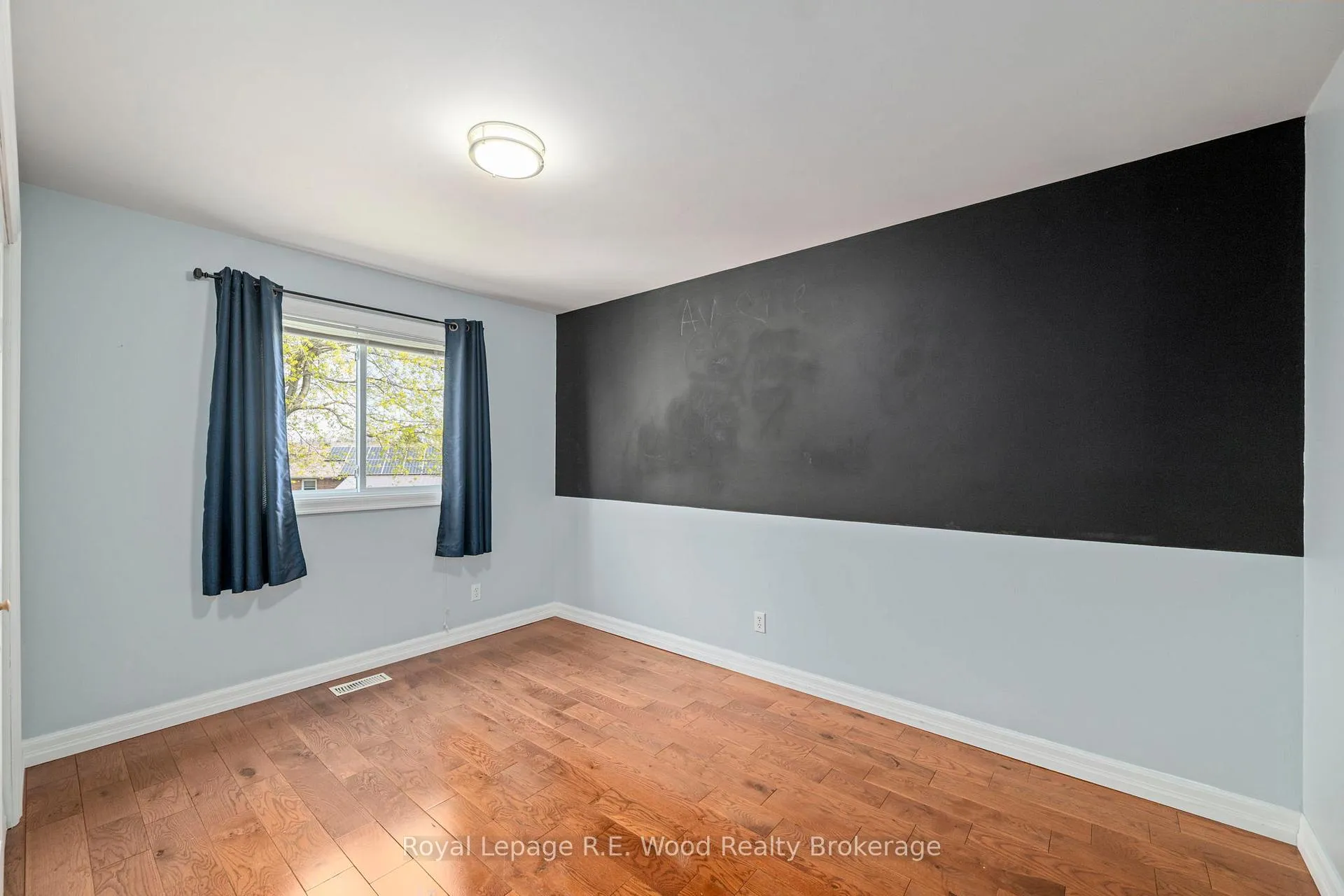 Photo 22 of 5 Kamps Crescent, Tillsonburg — HOMEH