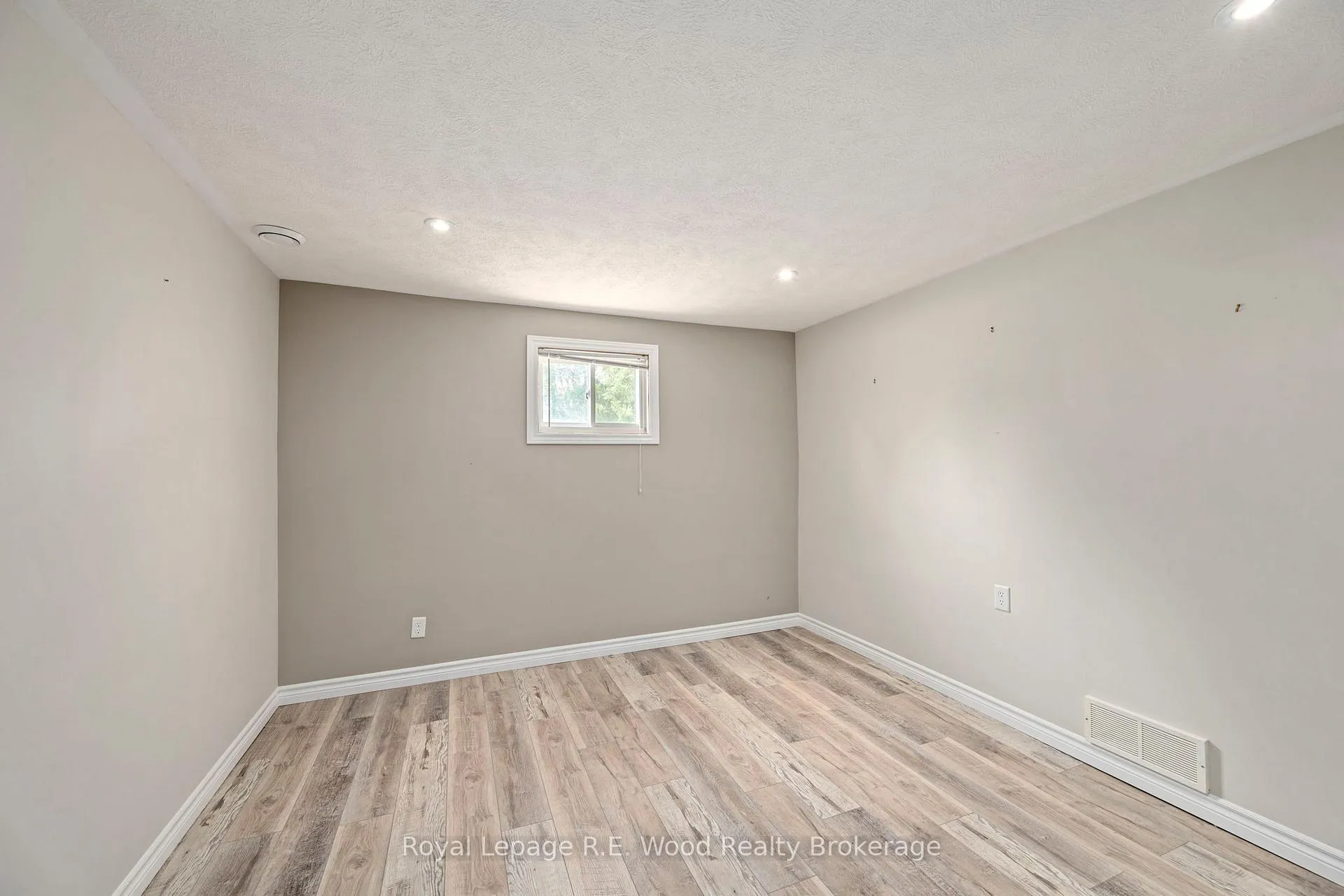 Photo 29 of 5 Kamps Crescent, Tillsonburg — HOMEH