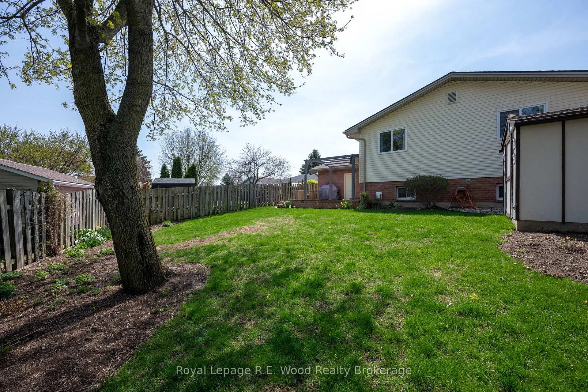 Photo 45 of 5 Kamps Crescent, Tillsonburg — HOMEH