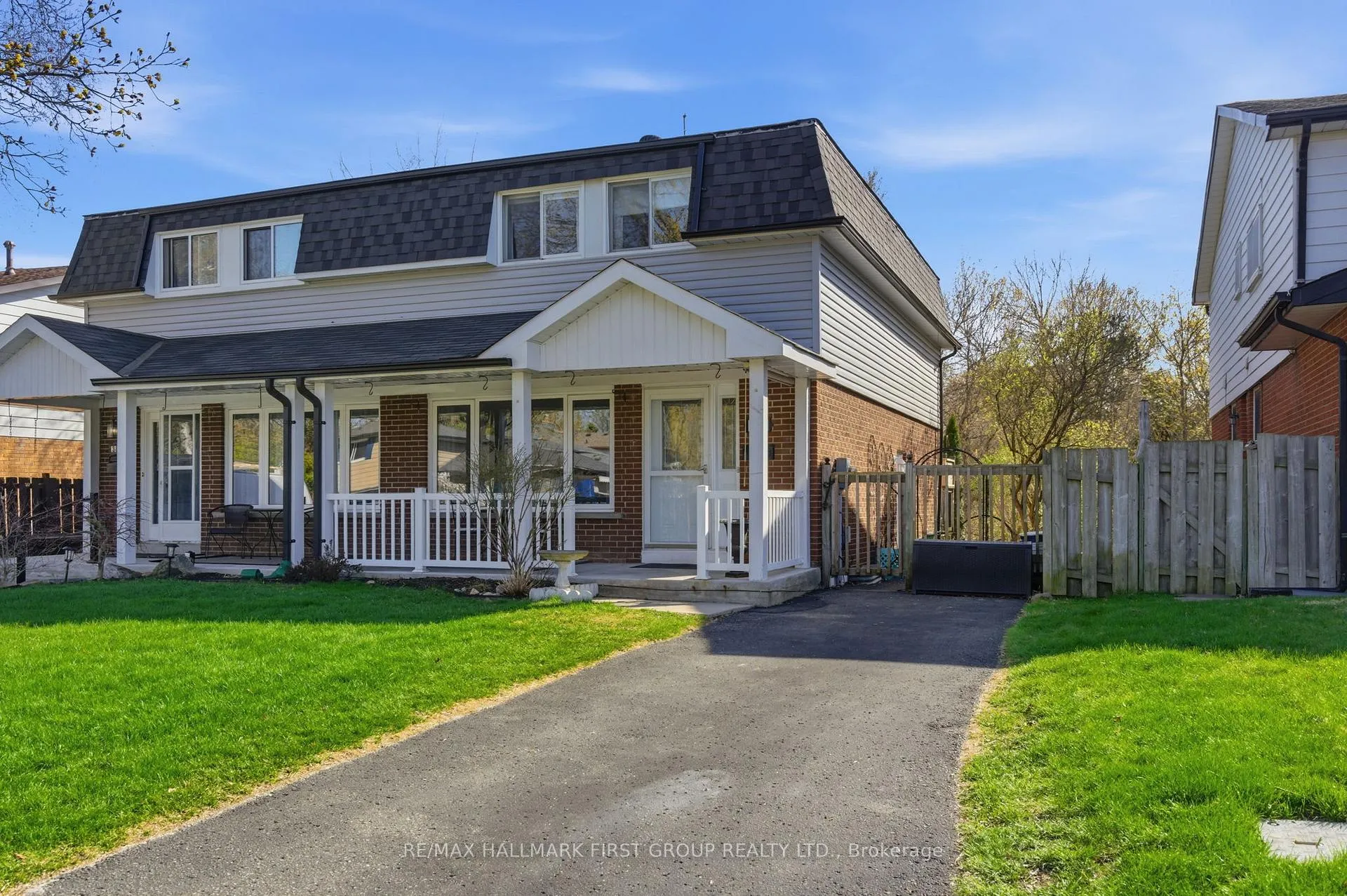 Photo 2 of 384 Camelot Court, Oshawa, Eastdale — HOMEH