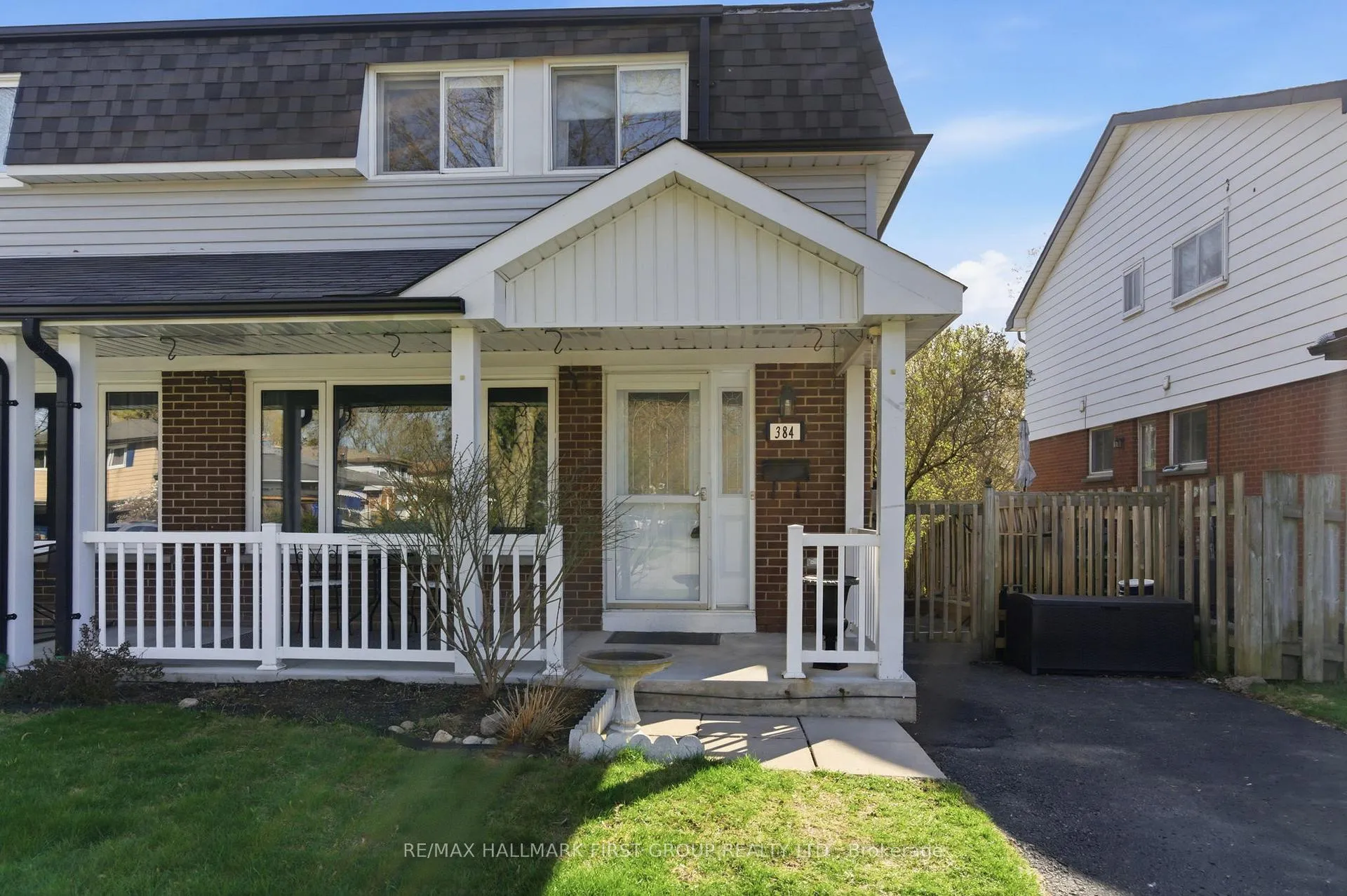 Photo 3 of 384 Camelot Court, Oshawa, Eastdale — HOMEH