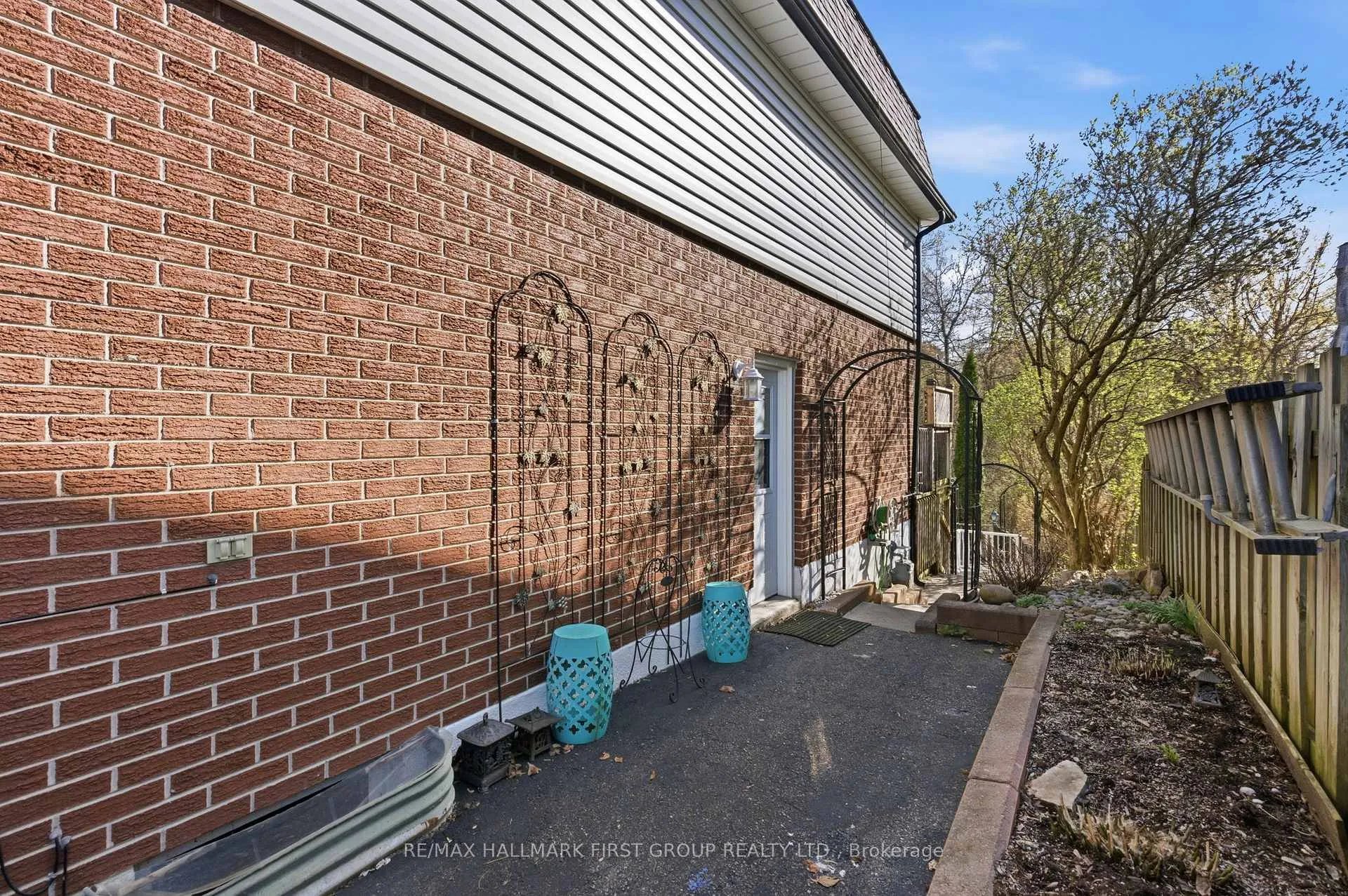 Photo 36 of 384 Camelot Court, Oshawa, Eastdale — HOMEH