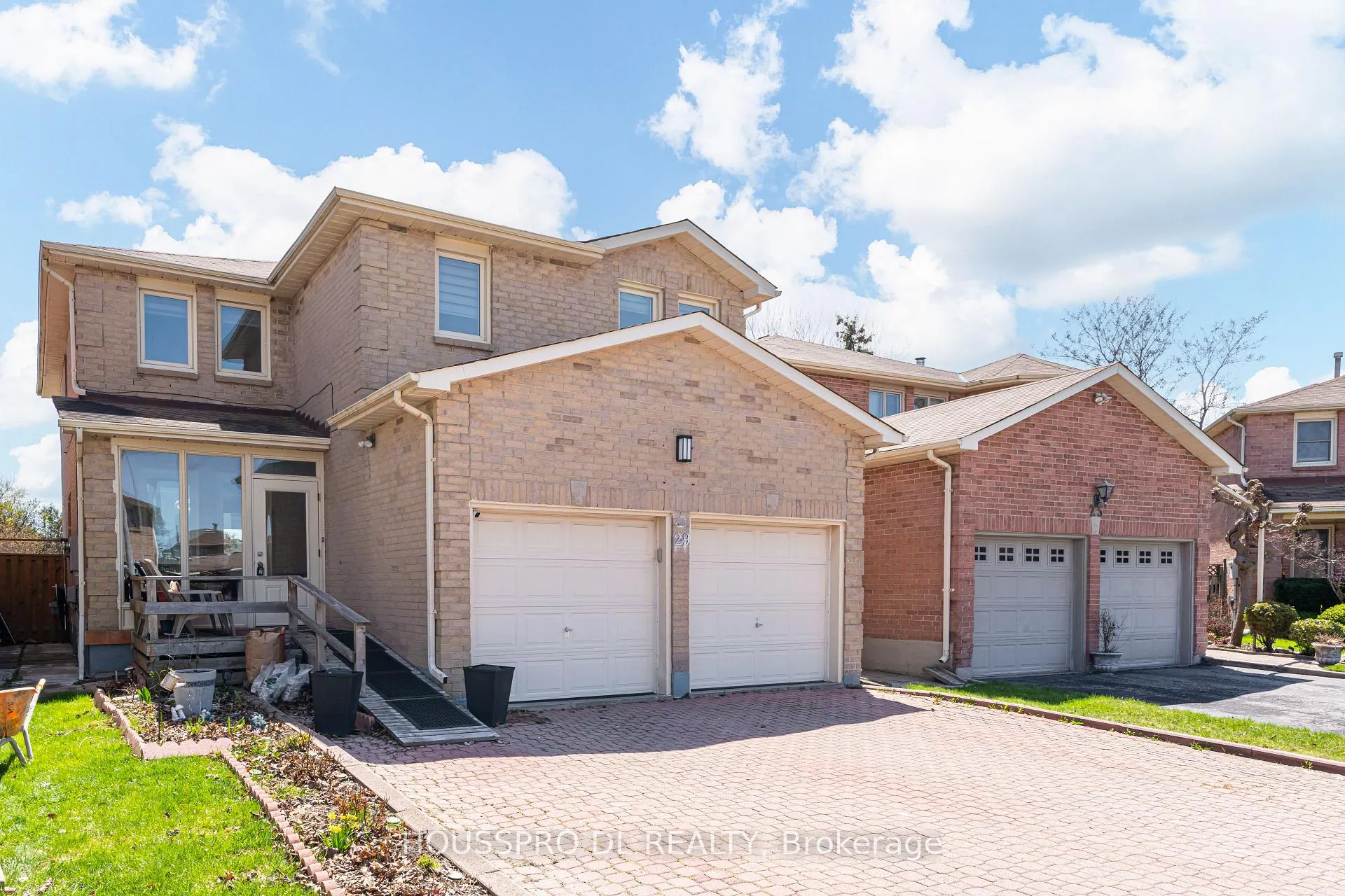 Photo 2 of 29 Westhampton Drive, Vaughan, Brownridge — HOMEH