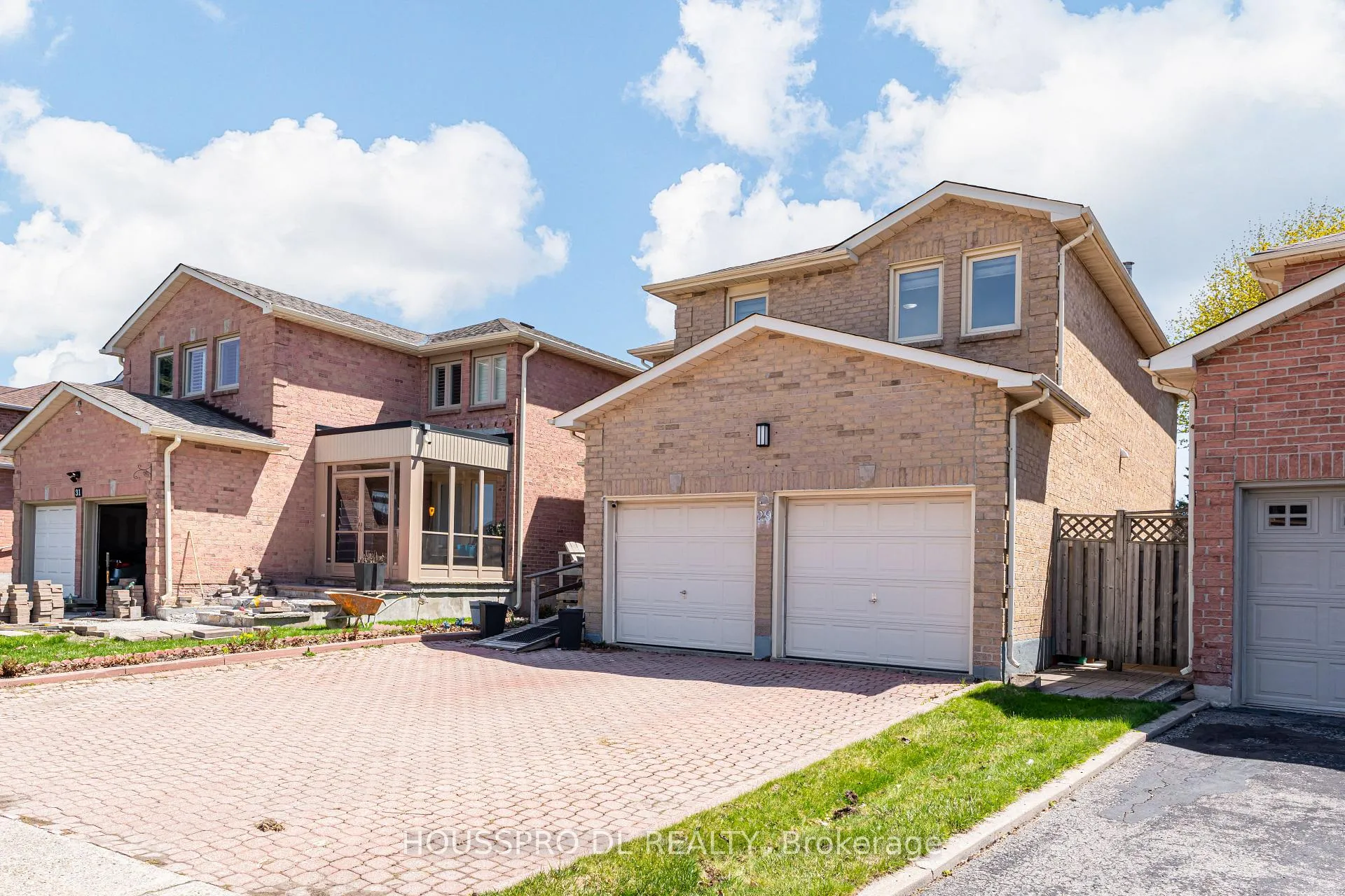 Photo 3 of 29 Westhampton Drive, Vaughan, Brownridge — HOMEH
