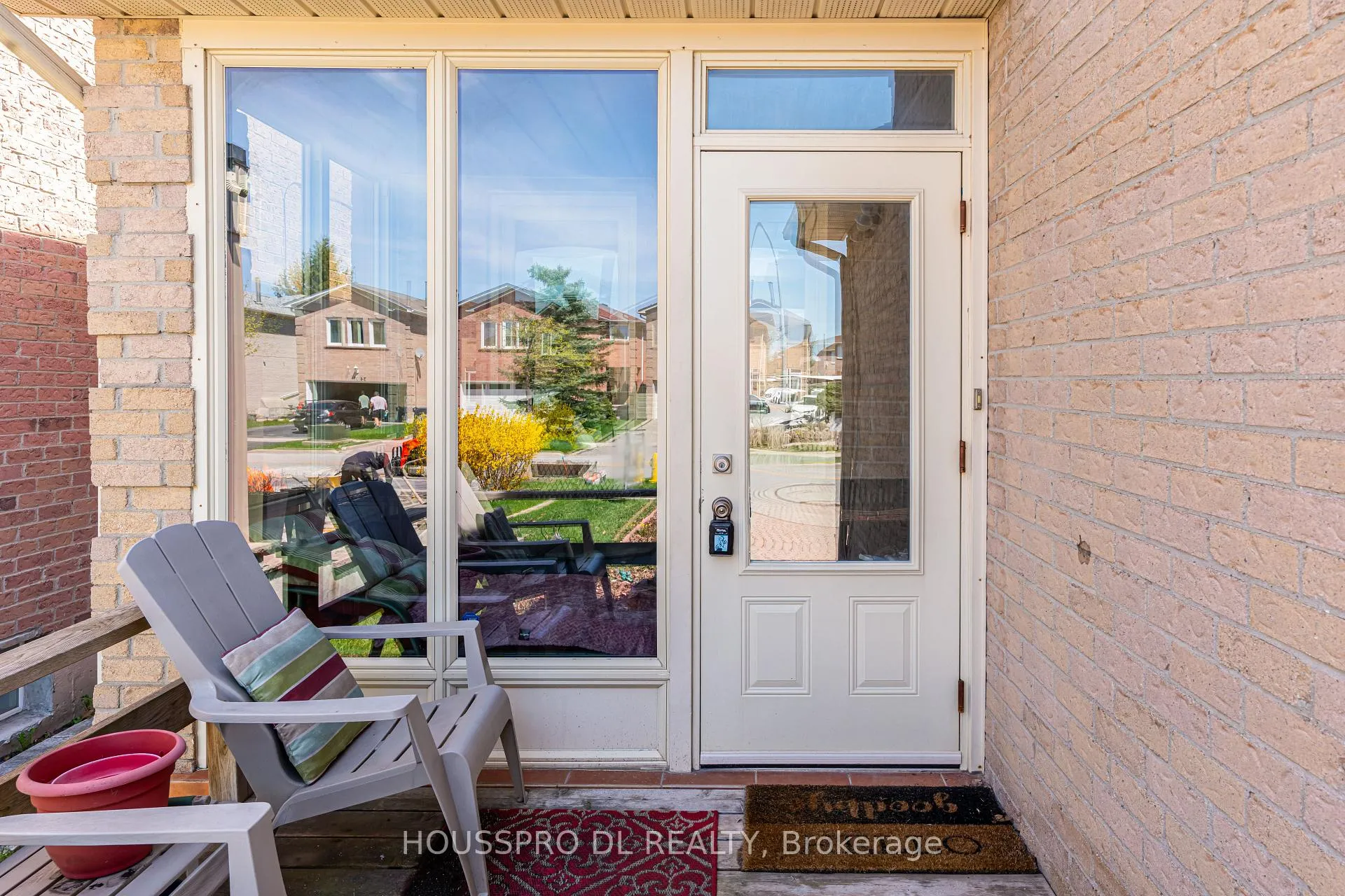 Photo 4 of 29 Westhampton Drive, Vaughan, Brownridge — HOMEH