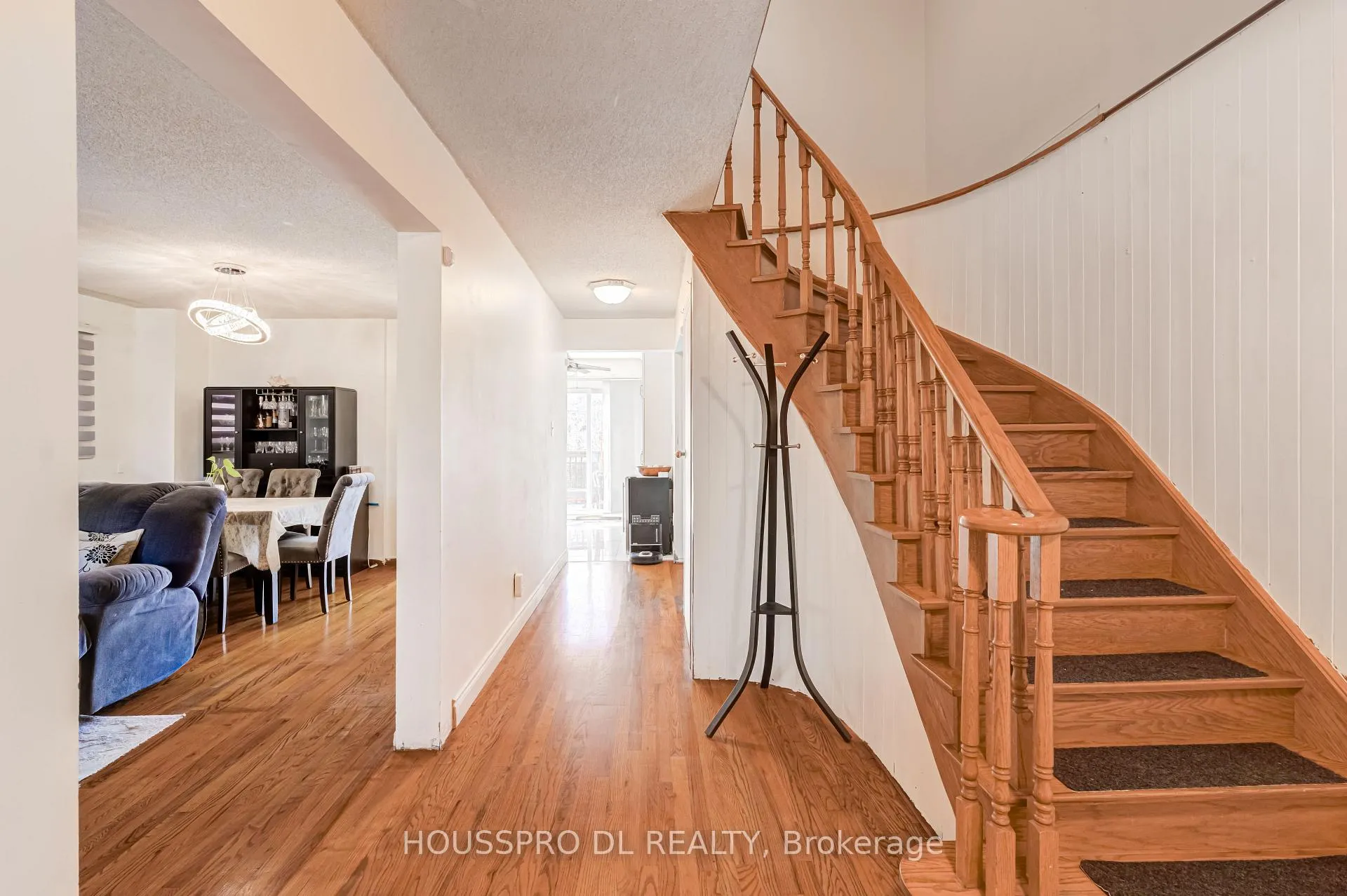 Photo 5 of 29 Westhampton Drive, Vaughan, Brownridge — HOMEH