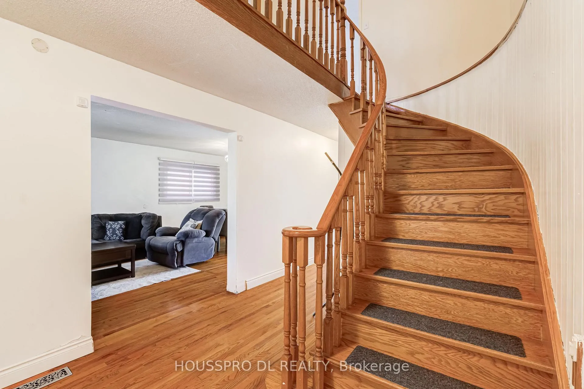 Photo 6 of 29 Westhampton Drive, Vaughan, Brownridge — HOMEH