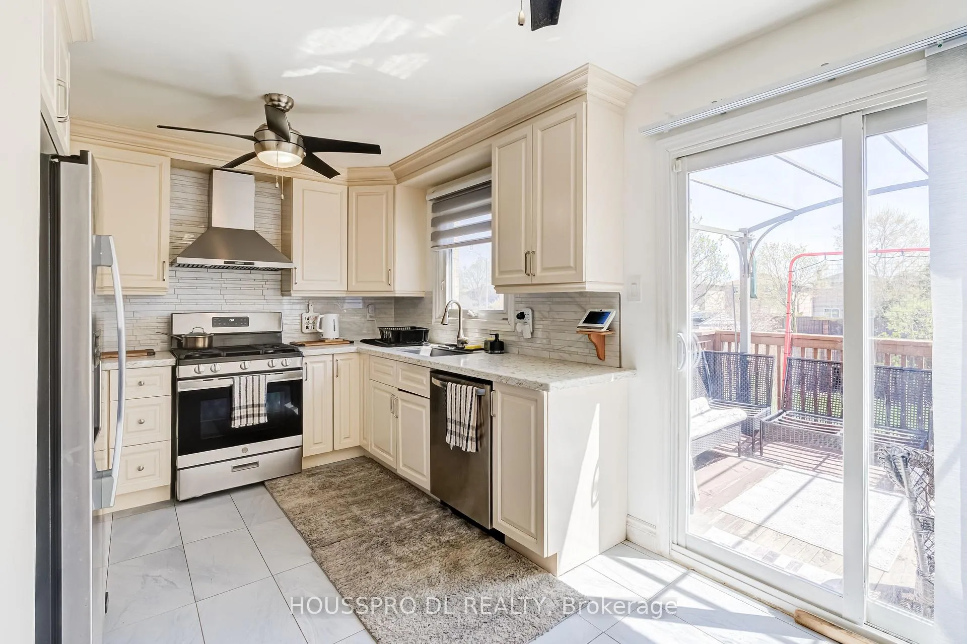 Photo 12 of 29 Westhampton Drive, Vaughan, Brownridge — HOMEH