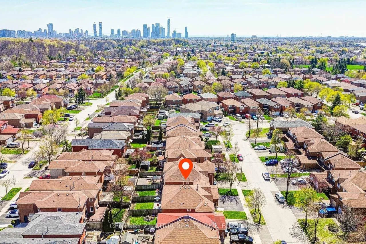 Photo 3 of 5699 Talaton Trail, Mississauga, Hurontario — HOMEH