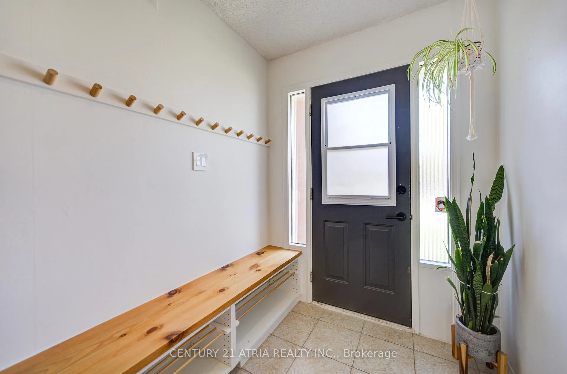 Photo 7 of 5699 Talaton Trail, Mississauga, Hurontario — HOMEH
