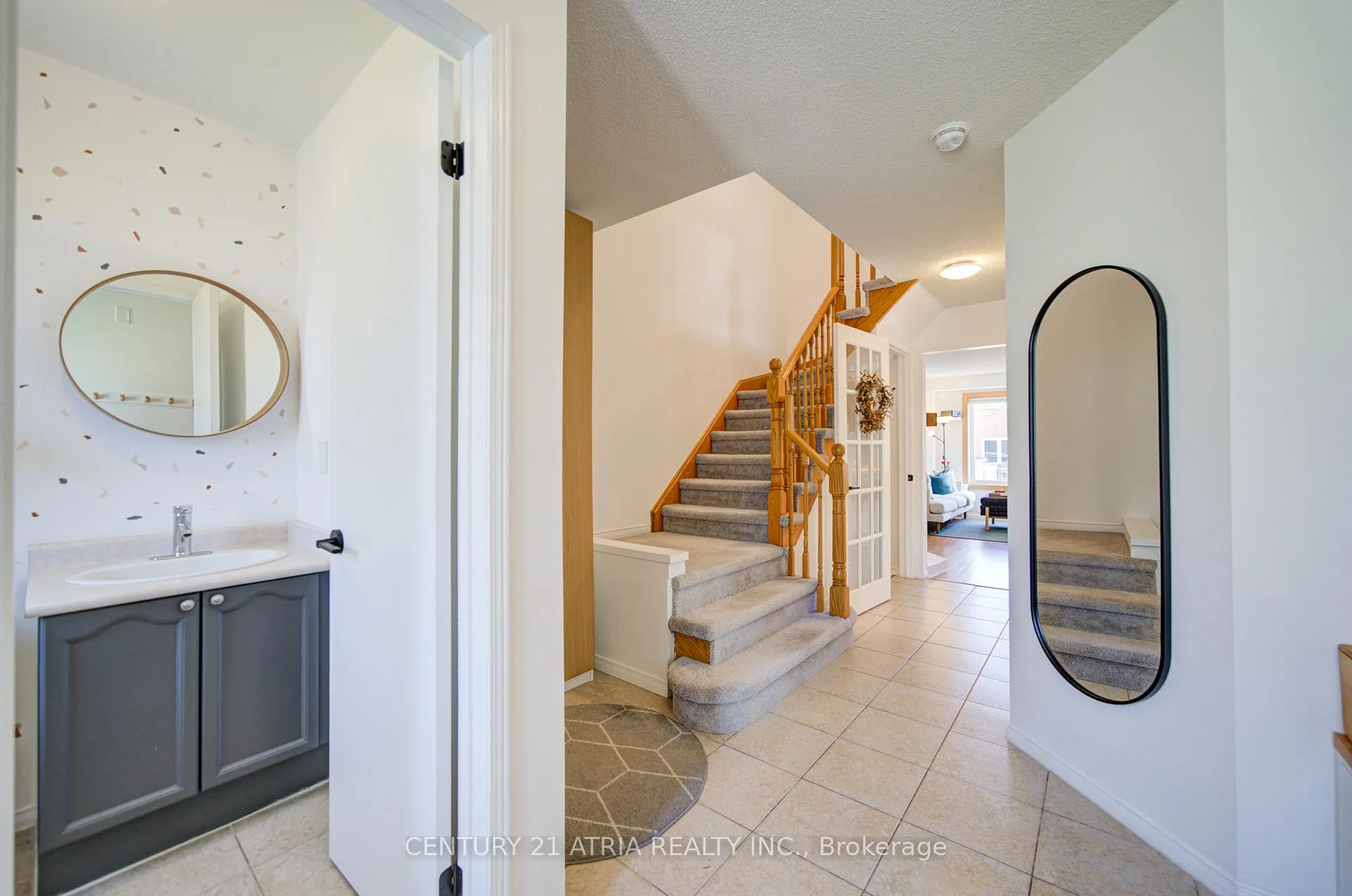 Photo 8 of 5699 Talaton Trail, Mississauga, Hurontario — HOMEH