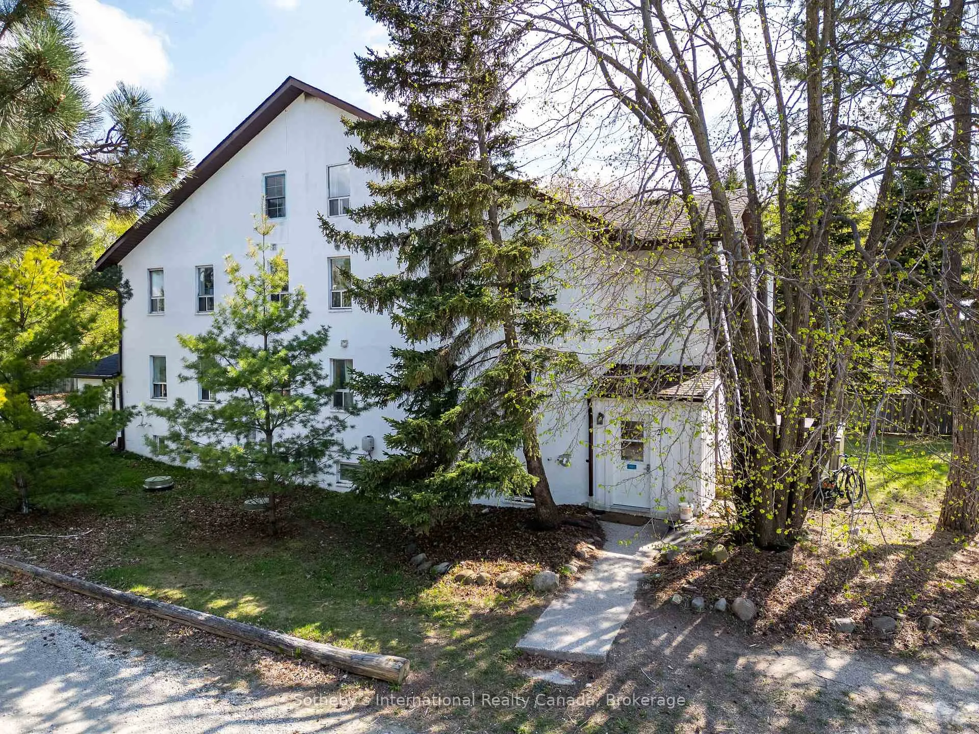 Photo 1 of 210 Arlberg Crescent, Blue Mountains — HOMEH