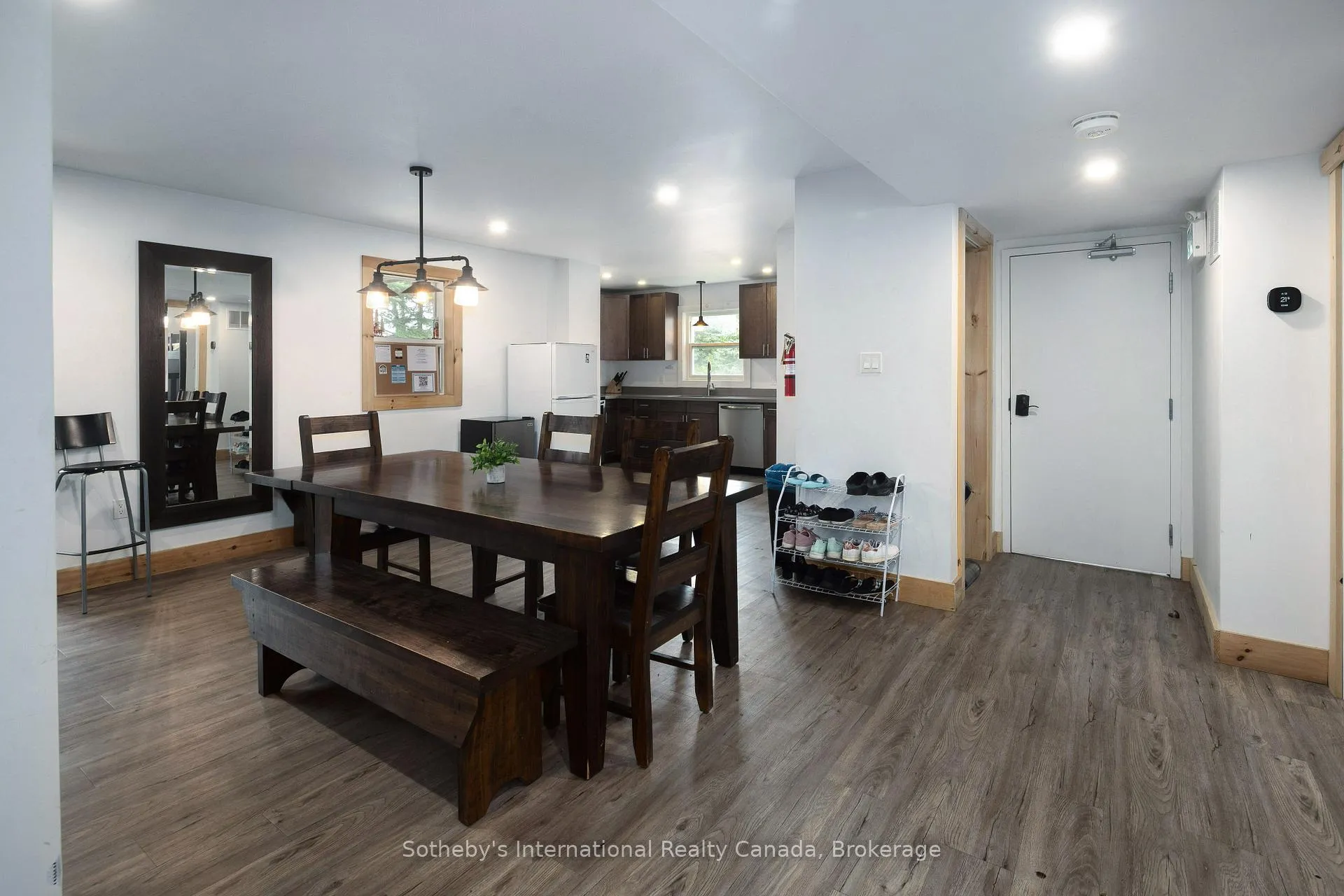Photo 4 of 210 Arlberg Crescent, Blue Mountains — HOMEH