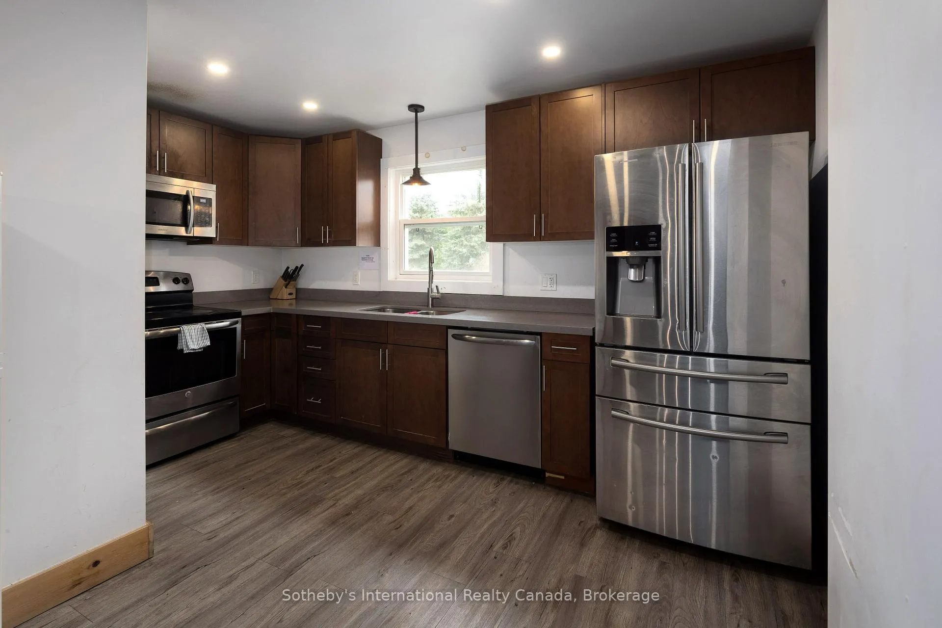 Photo 5 of 210 Arlberg Crescent, Blue Mountains — HOMEH