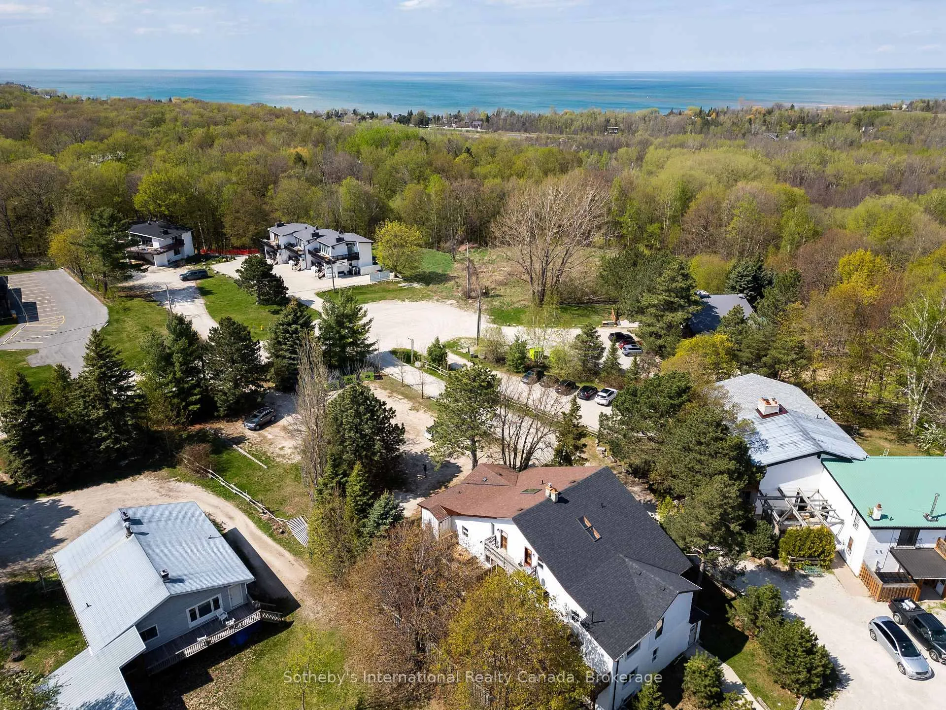 Photo 13 of 210 Arlberg Crescent, Blue Mountains — HOMEH
